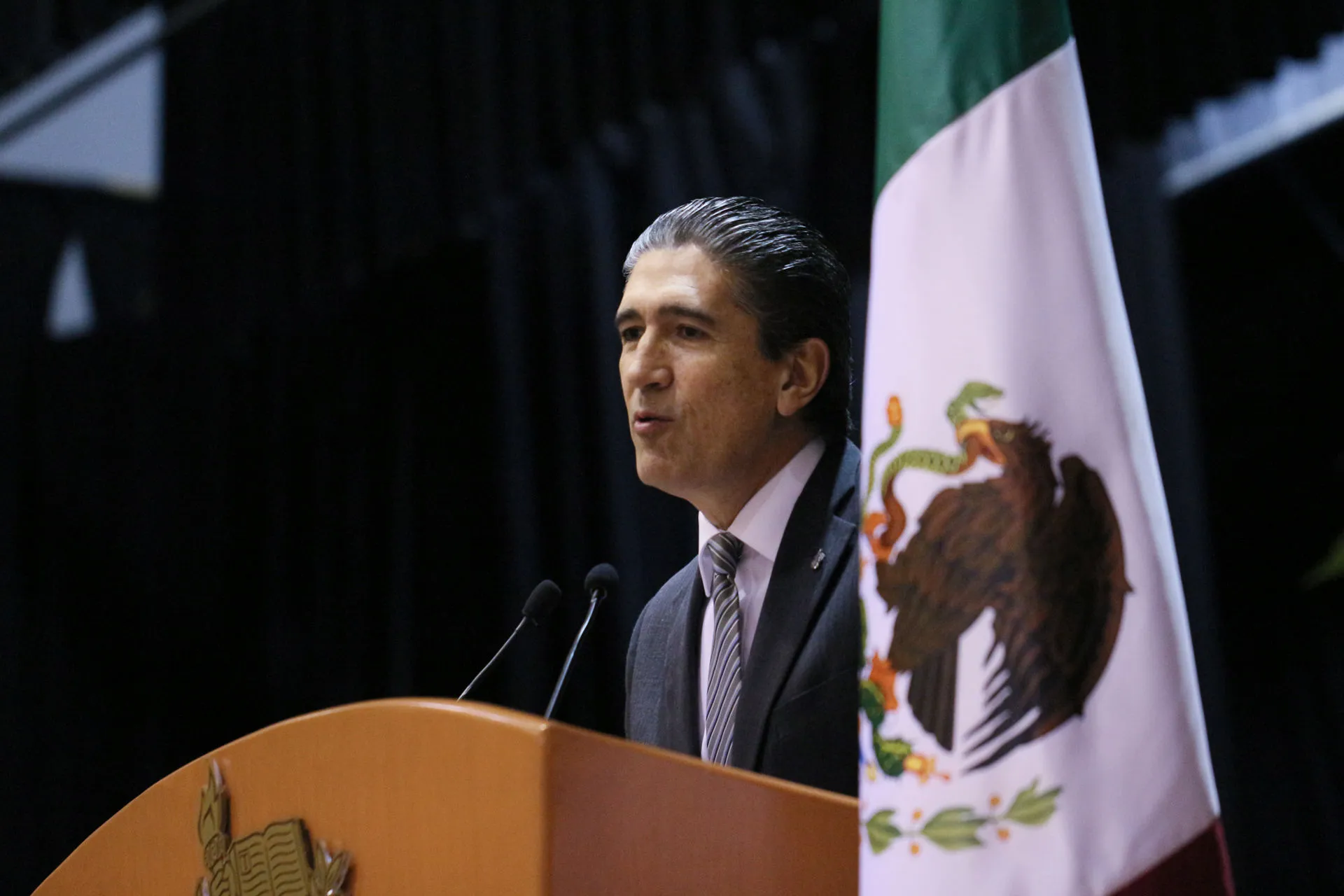 “México necesita nuevos mexicanos”: Víctor Gutiérrez a egresados