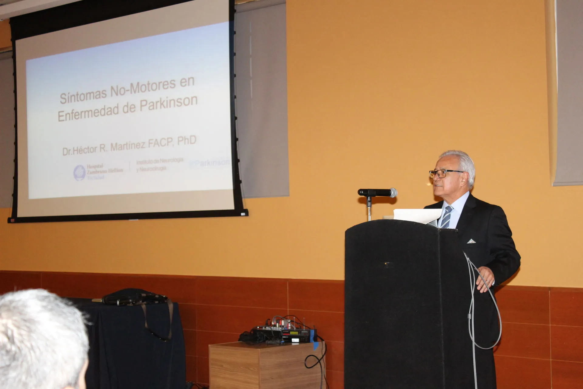  Dr. Héctor Ramón Martínez Rodríguez, Director del Centro de Parkinson, Movimientos Anormales y Neurorestauración y Director del Instituto de Neurología y Neurocirugía de TecSalud.