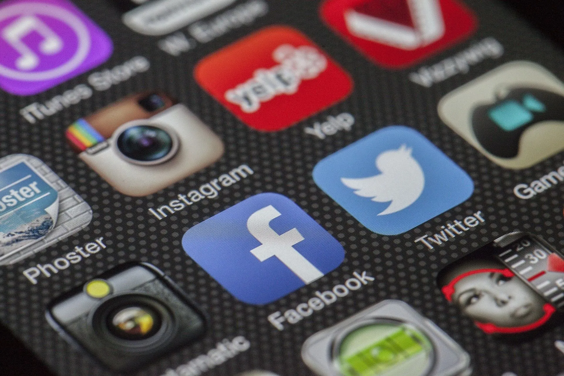 Minería de datos por redes sociales.