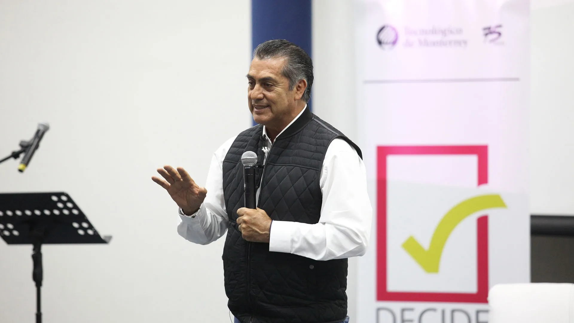 Jaime Rodríguez "El Bronco" en el Tec de Monterrey campus Querétaro