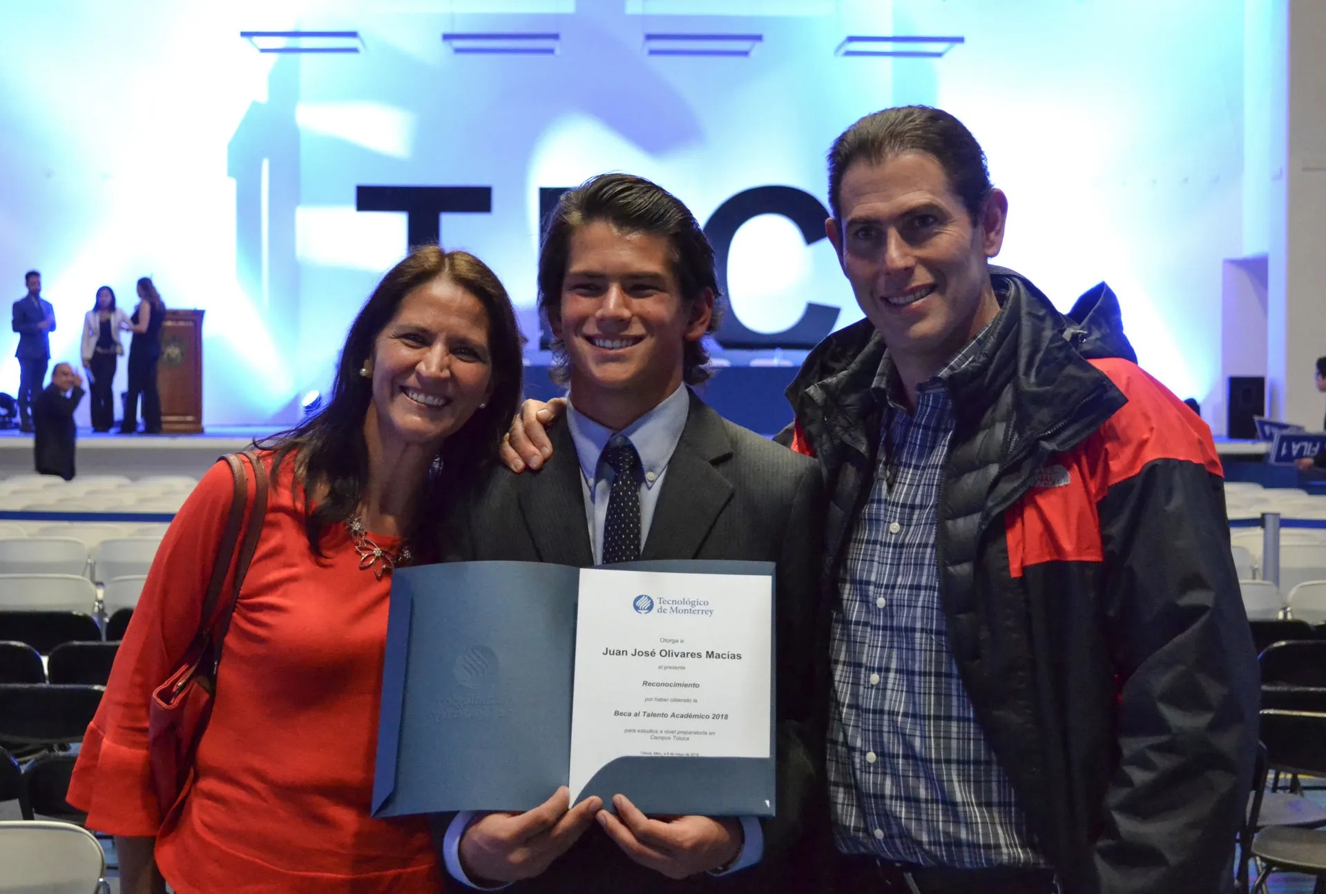 Alumno reconocido con la Beca al Talento Académico
