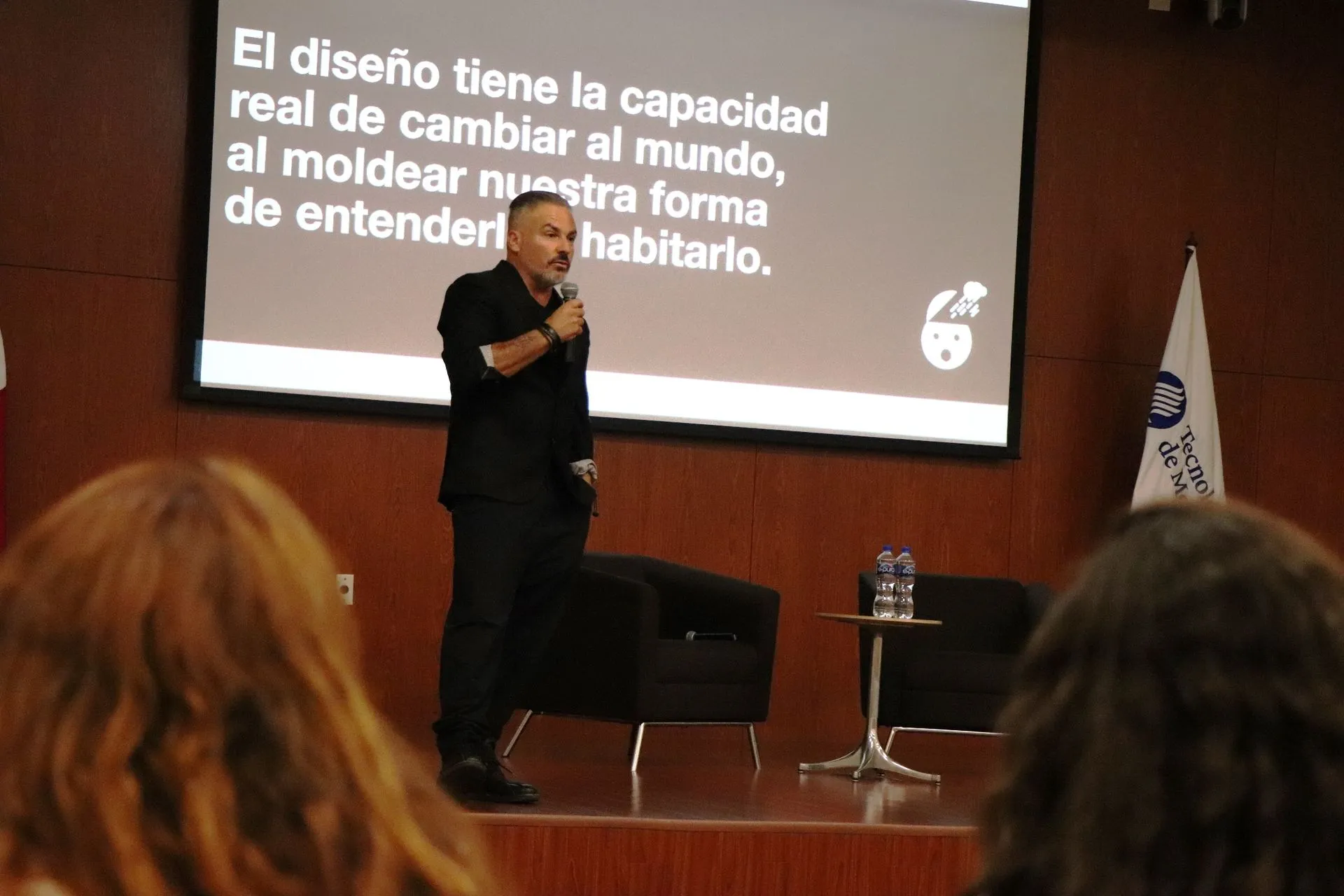 Conferencia Nacho Cadena.