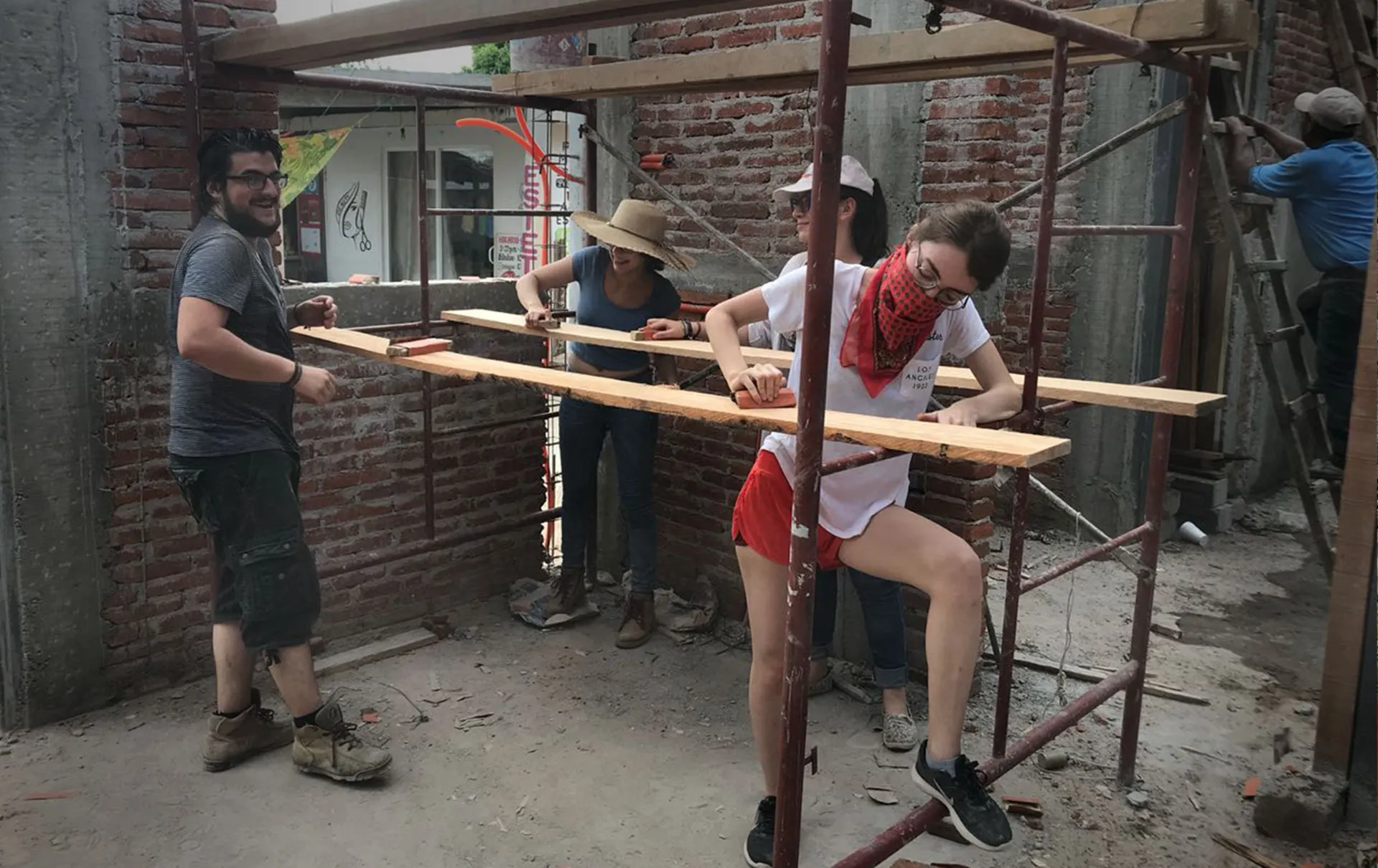 alumna participando en proyecto en Oaxaca