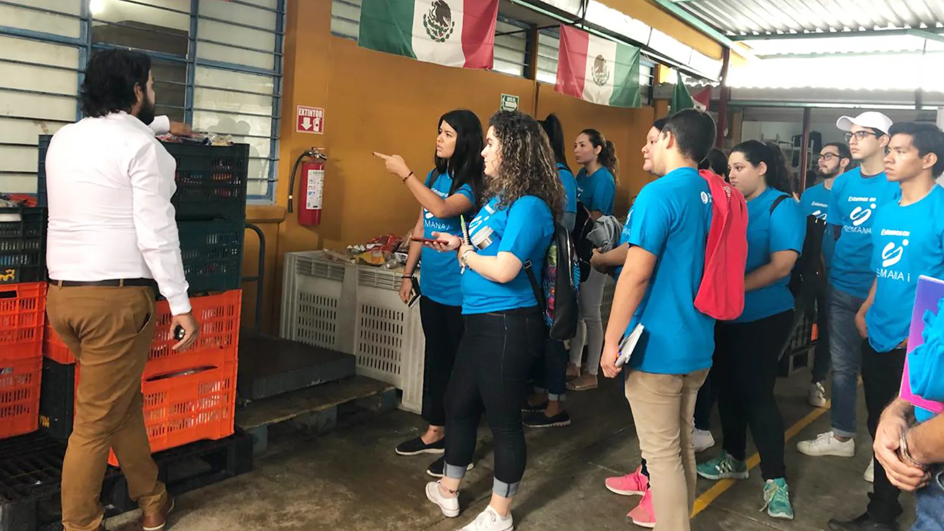 Alumnos en el Banco de Alimentos