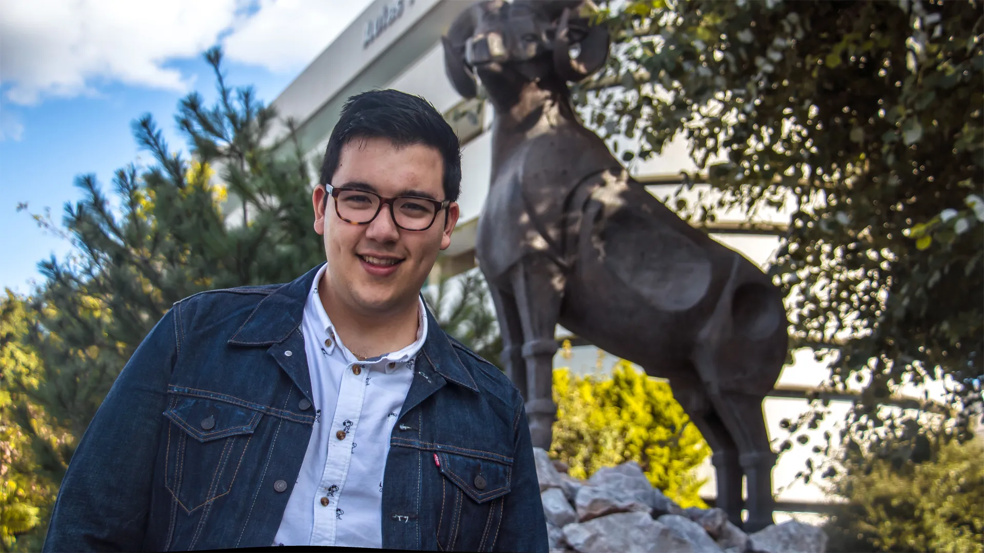 Erick Heras es un alumno por su vocación de ayuda en la solución de problemas sociales.