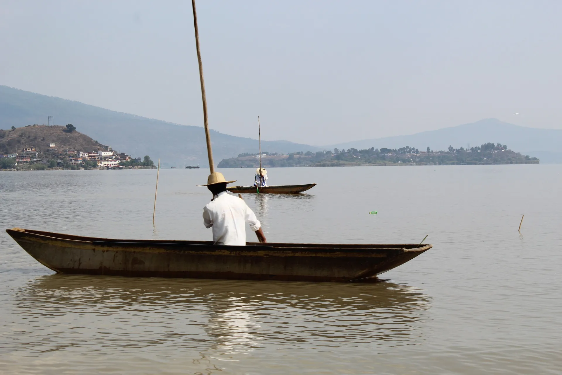 Analizan lago de Pátzcuaro para proyecto de desarrollo sostenible