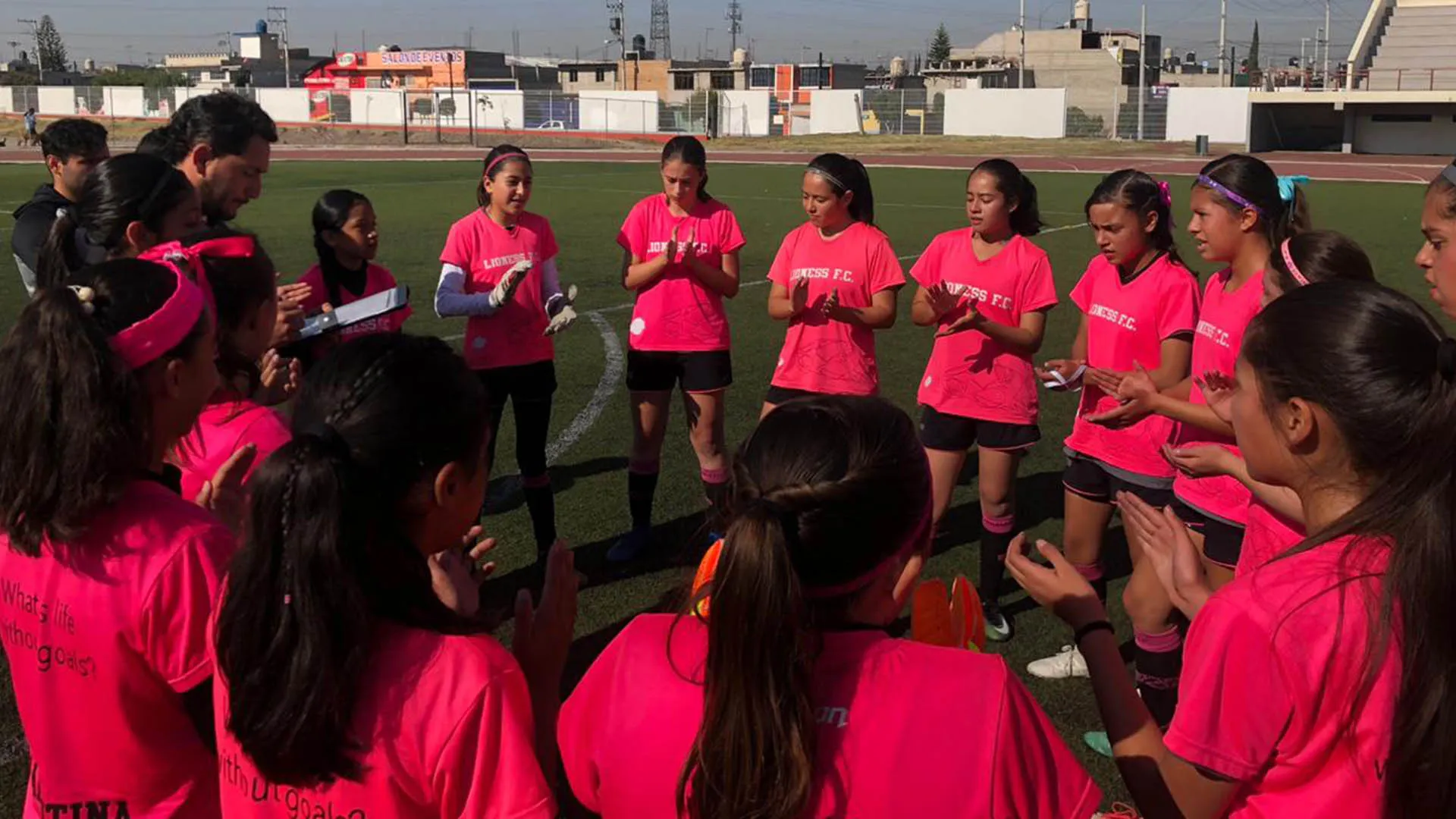 Reconocen a EXATEC por impulsar fútbol femenil 