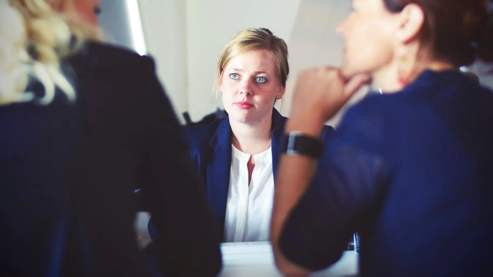 6 tips de expertos para 'sobrevivir' a tu primer empleo