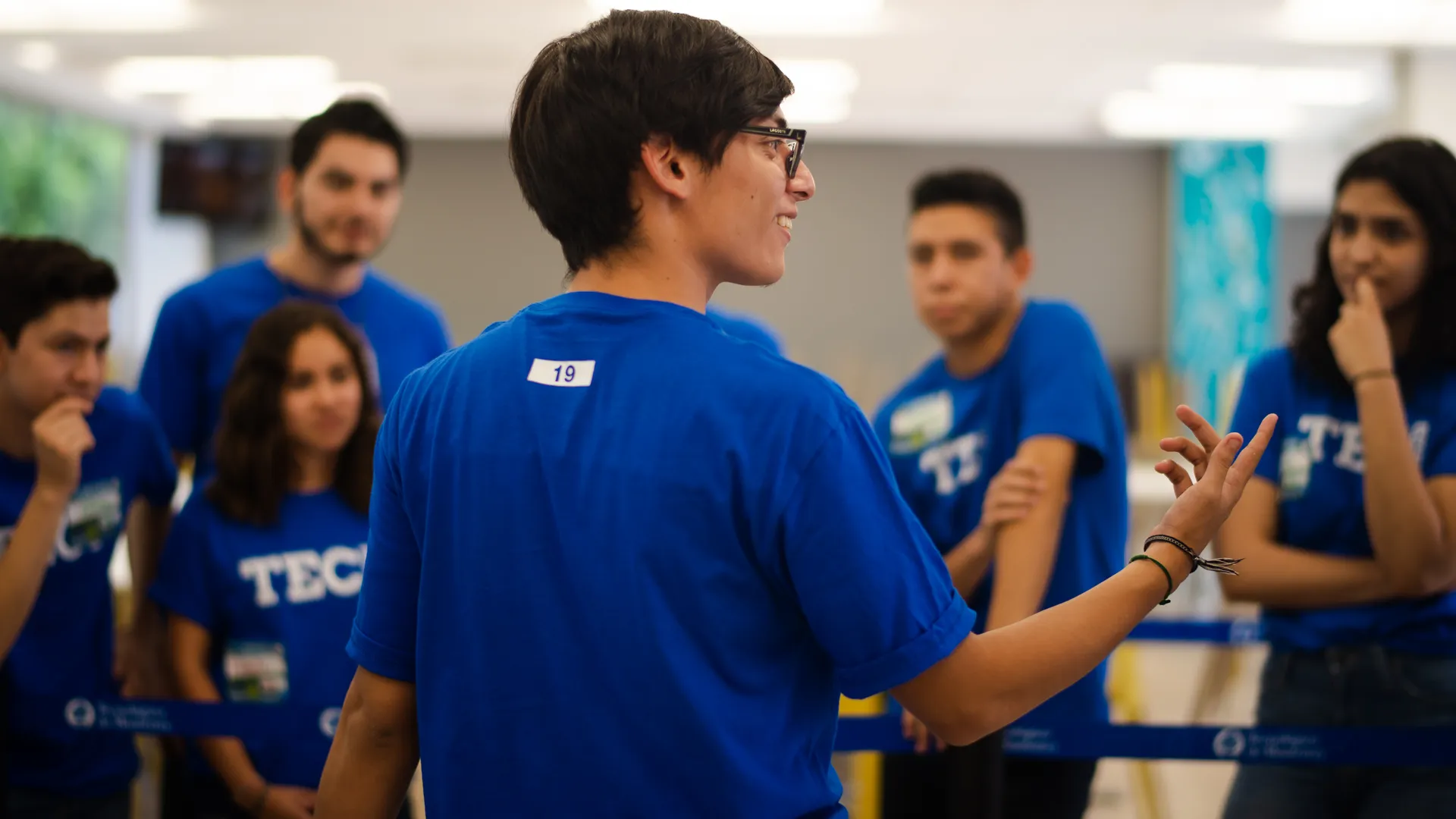 Alumno explicando