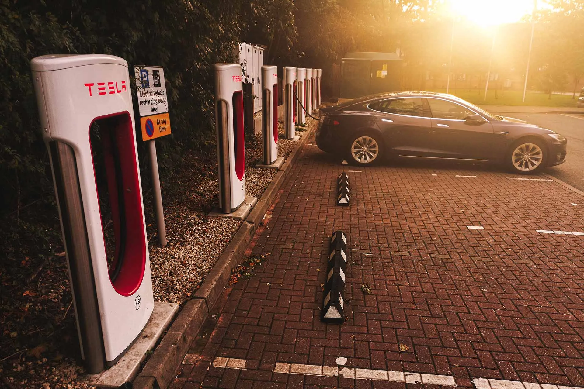 Cargador Eléctrico de Tesla