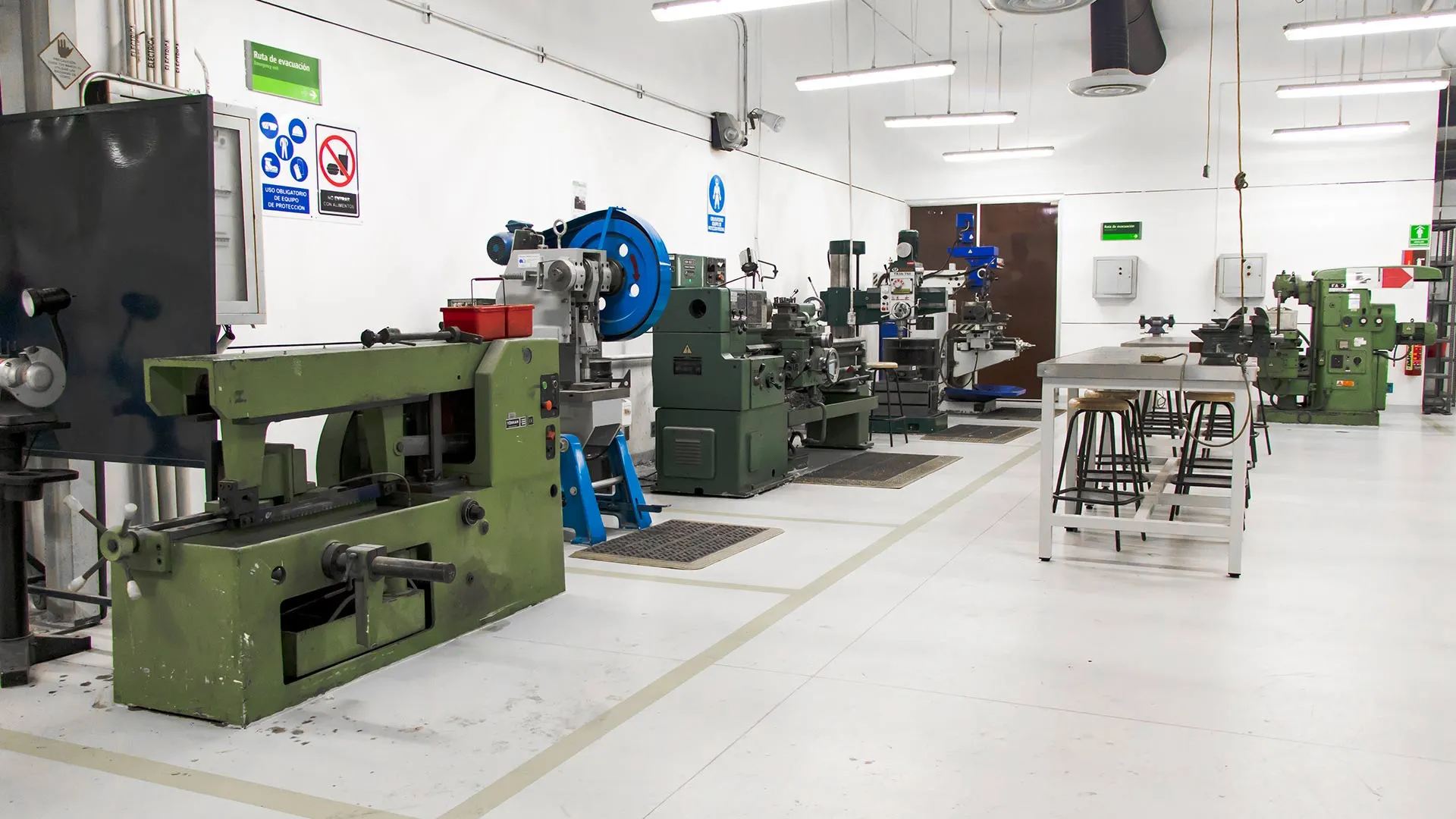 Tecnología de vanguardia en laboratorio de Diseño e Ingeniería del Tec