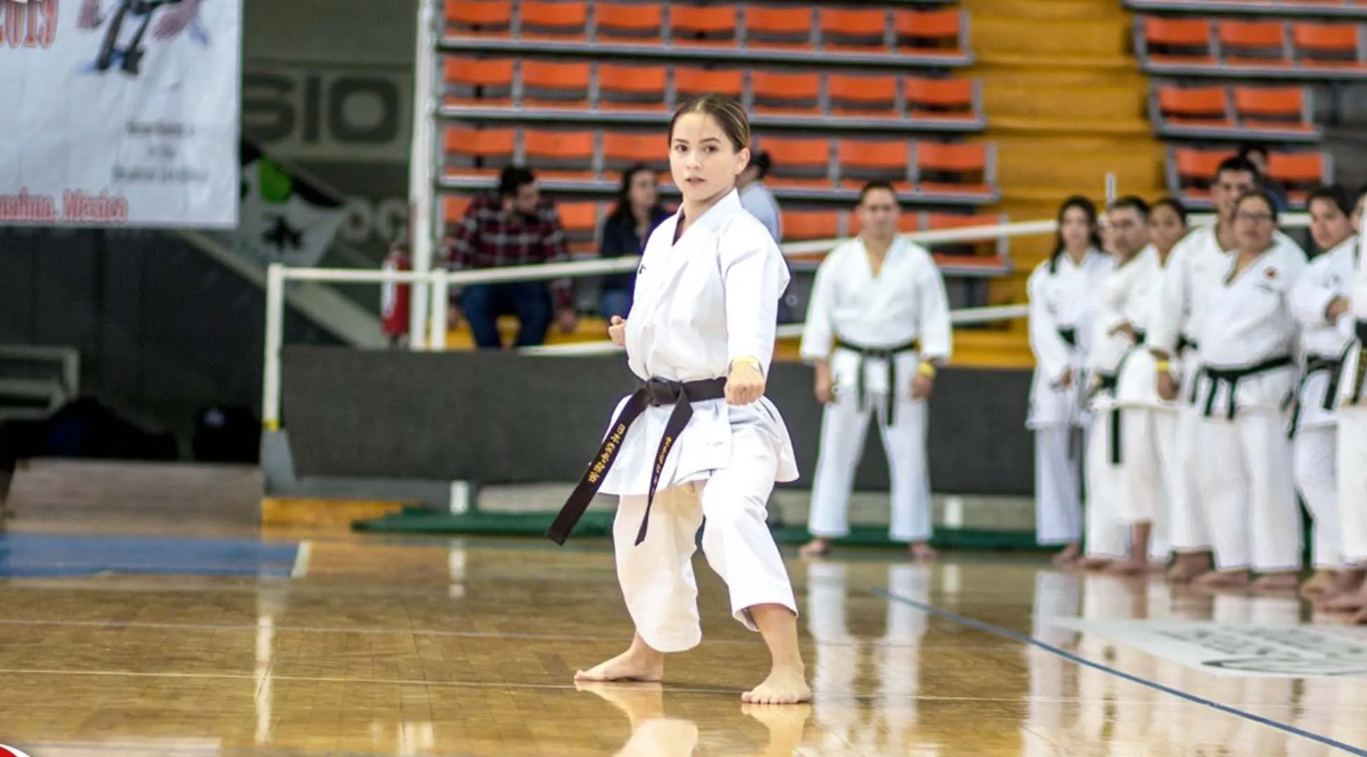 Ana Rivera en examen de cinta negra