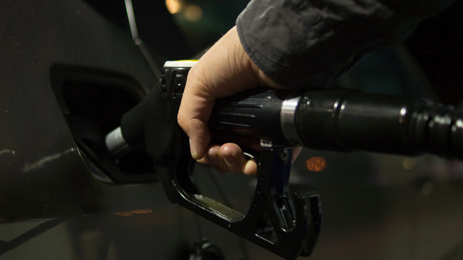 La gasolina bajó de precio, ¿sabes por qué? experto te explica