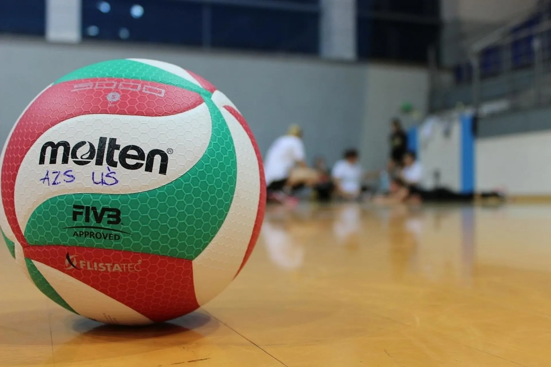 Conoce al coach de voleibol Gabriel Pérez que llevó al triunfo a la selección femenil