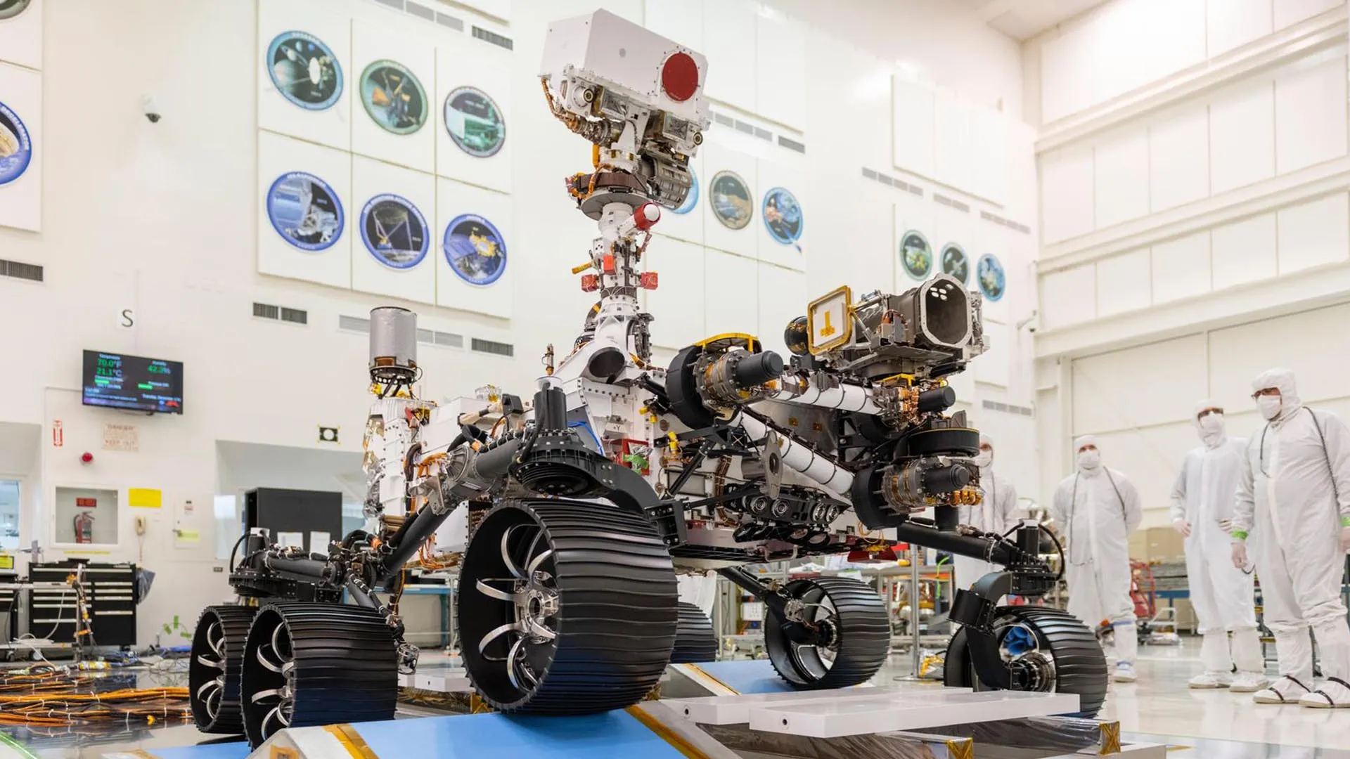 Ingeniero Tec diseña simuladores para probar "rover" que irá a Marte 
