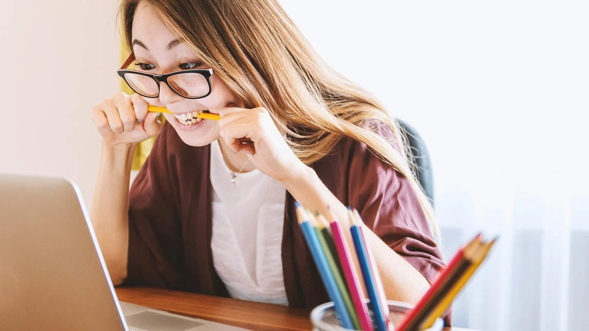 mujer estudiando