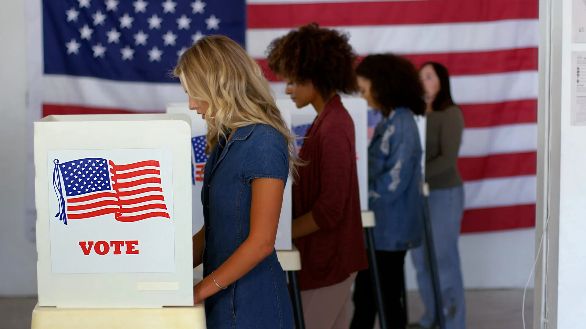 Elecciones en Estados Unidos 2020, gente votando en las urnas