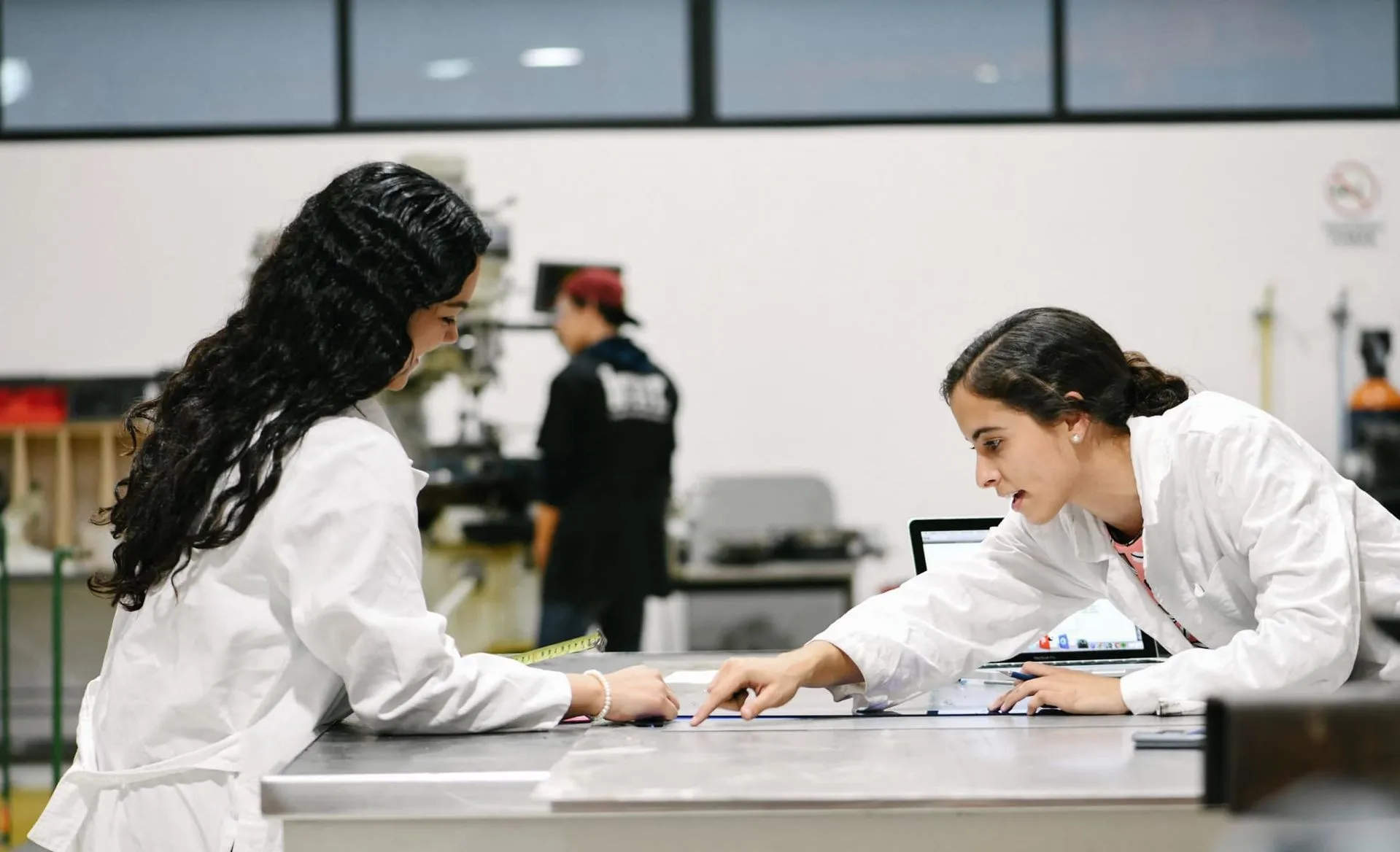 El modelo de acompañamiento del Tec de Monterrey apoya a los estudiantes para lograr sus metas