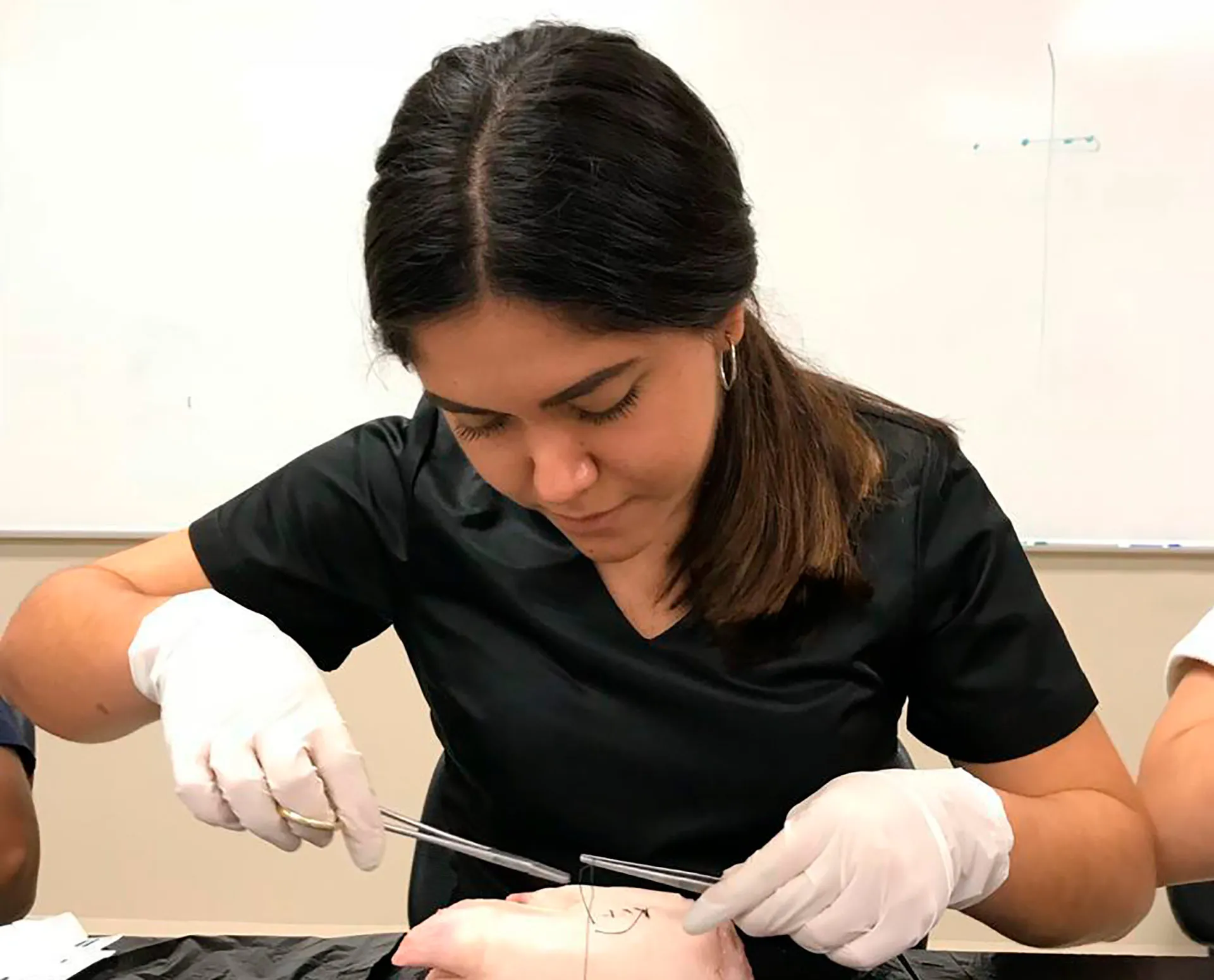 Carrea de Medicina del Tec Guadalajara: Women Interesed in Surgical Education (WISE) impulsa la especialidad en cirugía