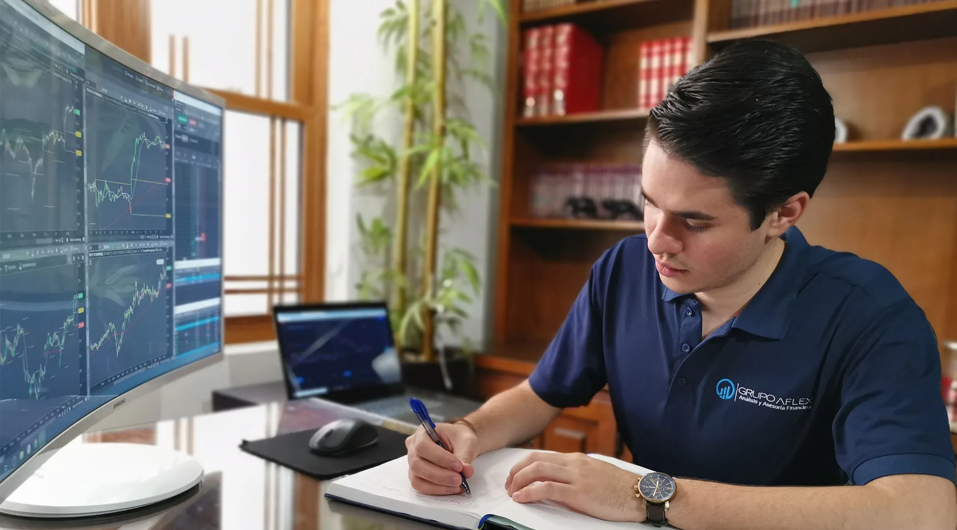 Inversiones fáciles, alumno crea su empresa y da asesorías en YouTube