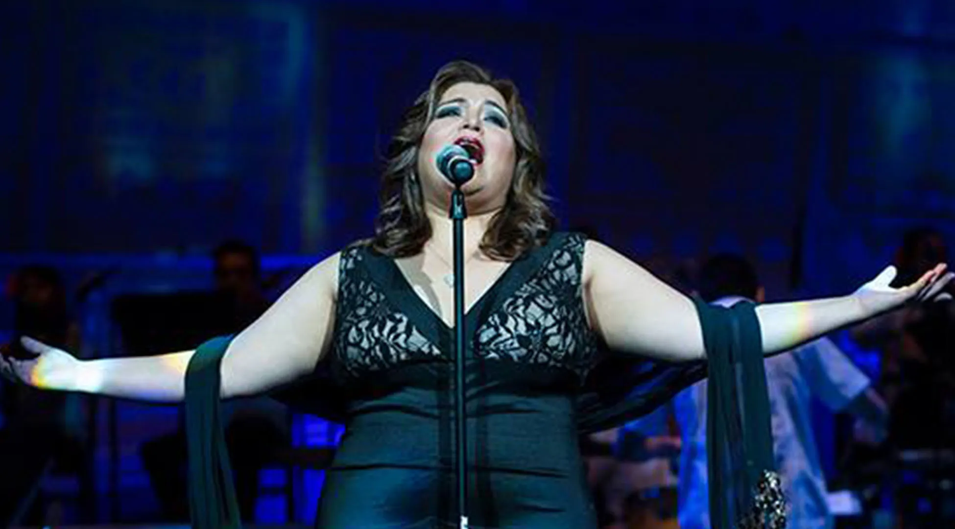 Maestra Lilian Viveros en el escenario 