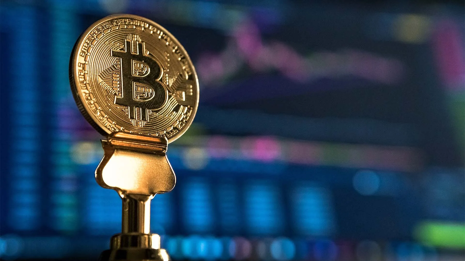 ¿A qué se debe el auge de Bitcoin? Economista del Tec te lo dice