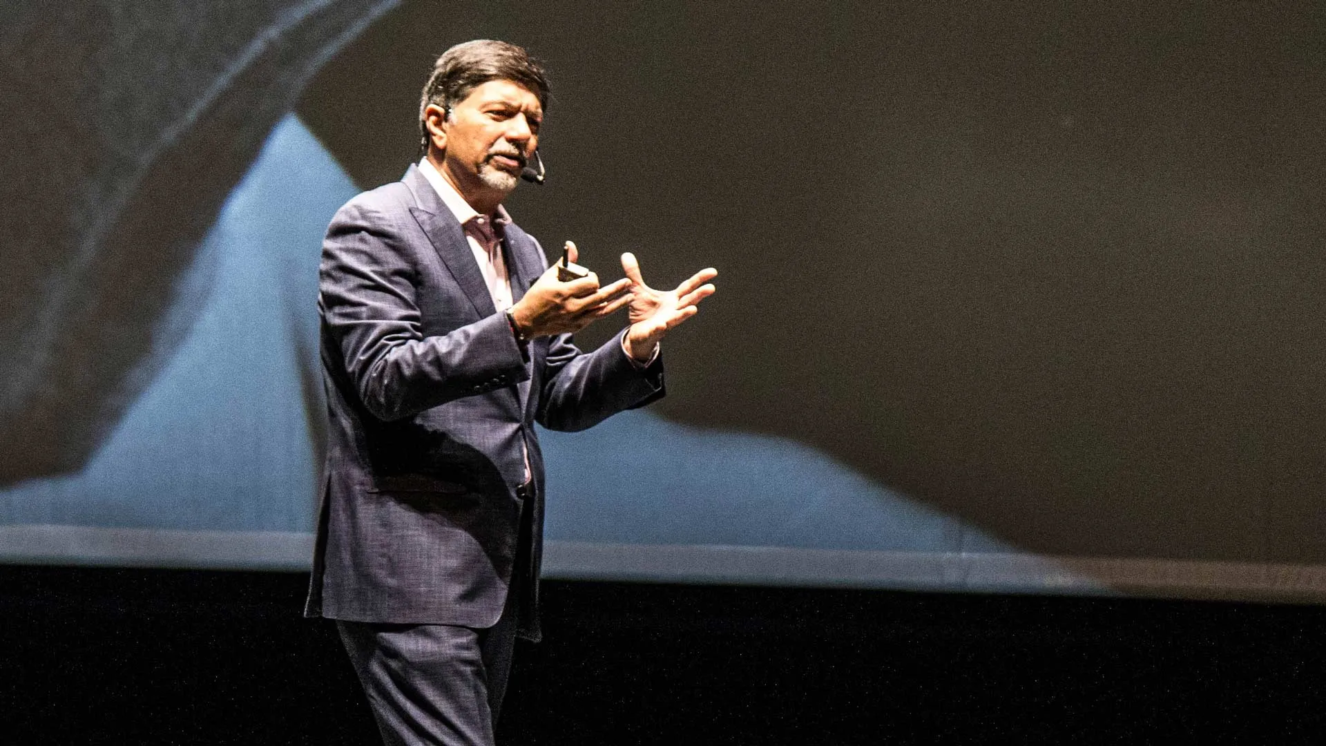 Raj Sisodia destacó el papel de las empresas para sanar sociedad tras pandemia