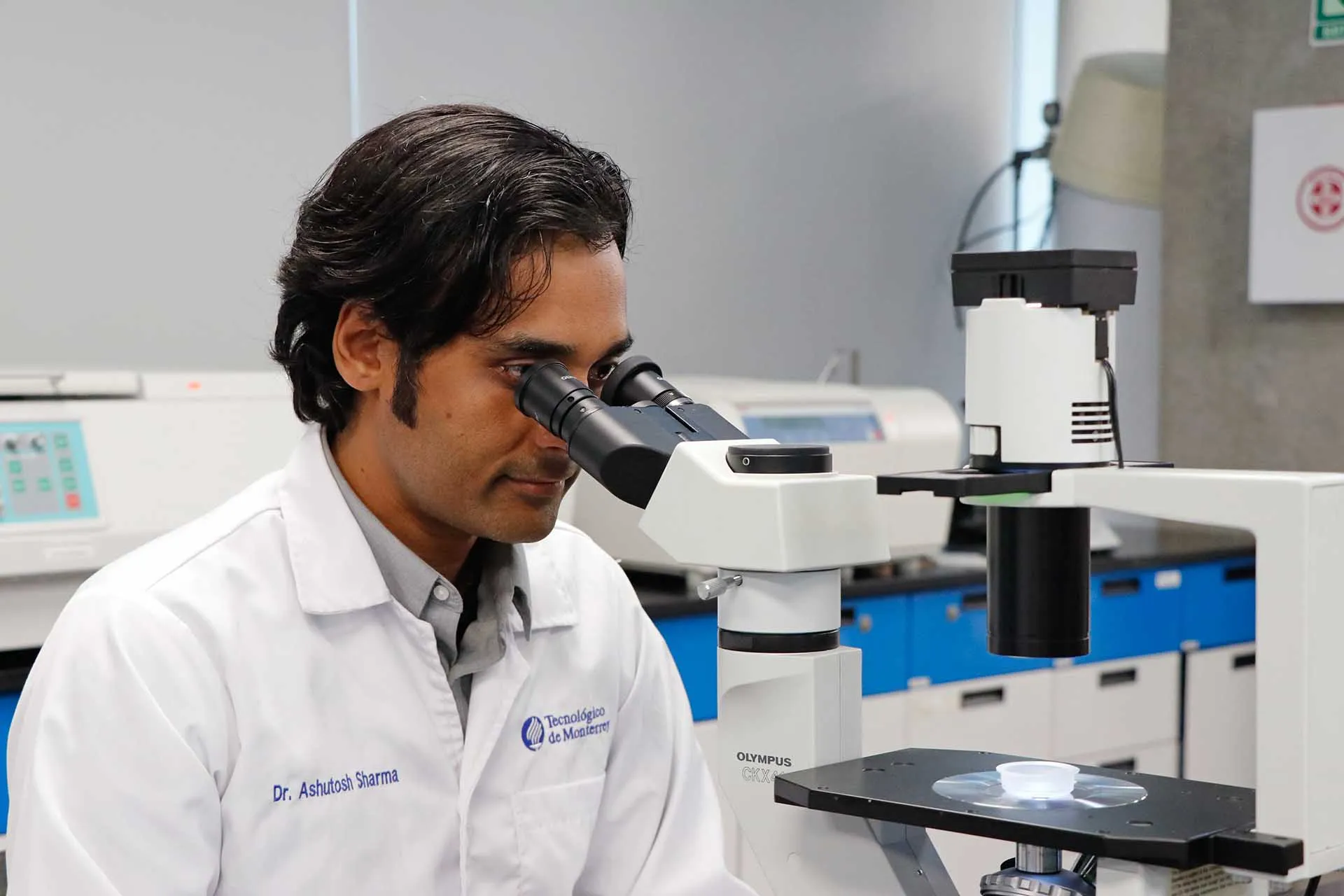 El  profesor Dr. Ashutosh Sharma del Tec Campus Querétaro, trabaja en conjunto con Materra Forestal en el desarrollo y construcción del primer laboratorio sobre ruedas del país.