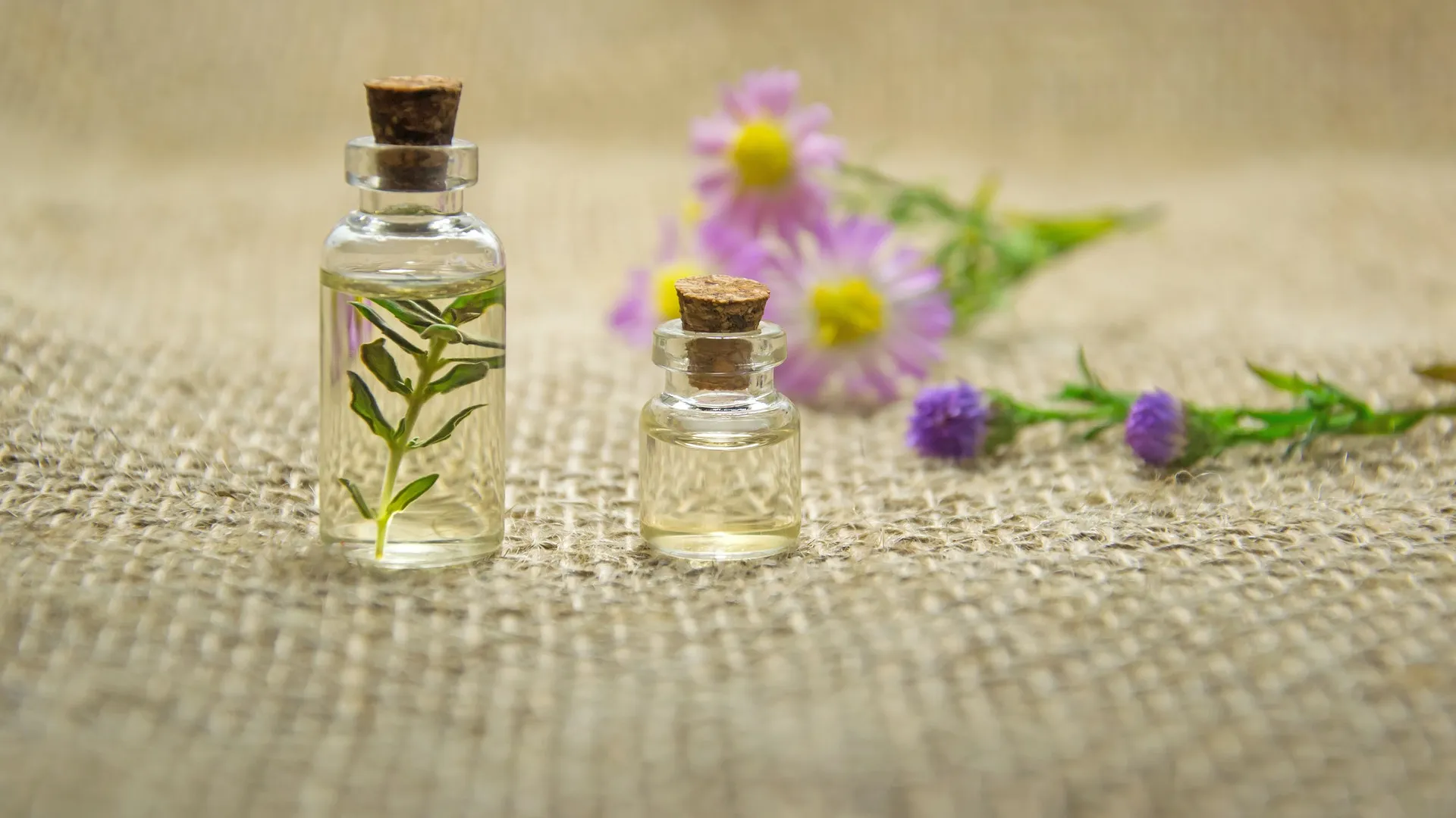 recipientes con aceites escenciales