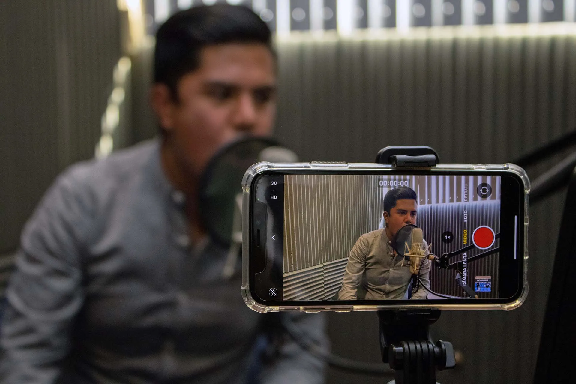 Joven del Tec de Monterrey persigue el sueño de ser locutor y narrador de eventos deportivos.