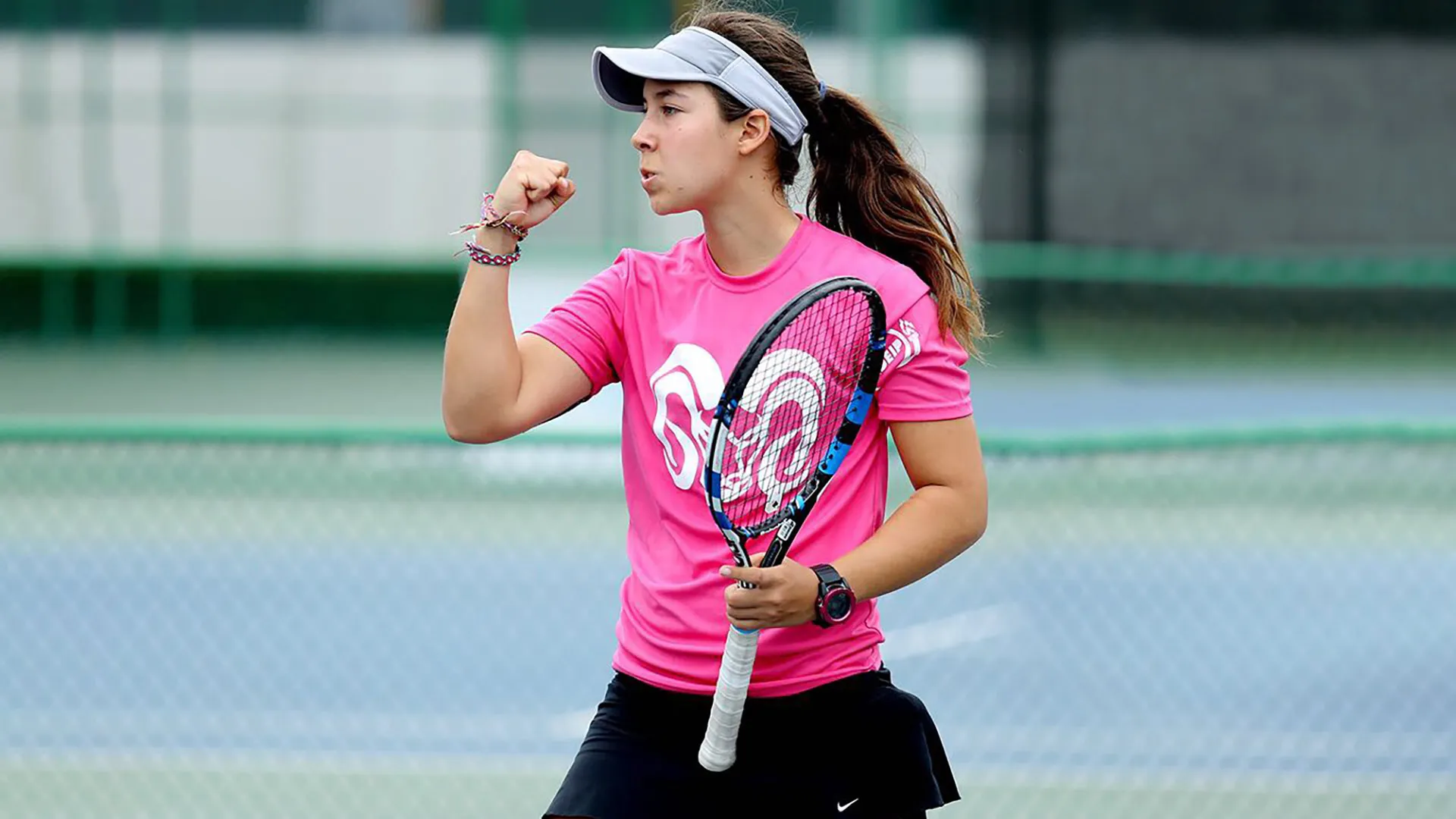 Estefanía 'Pía' Fuentes, alumna miembro del equipo representativo de tenis 