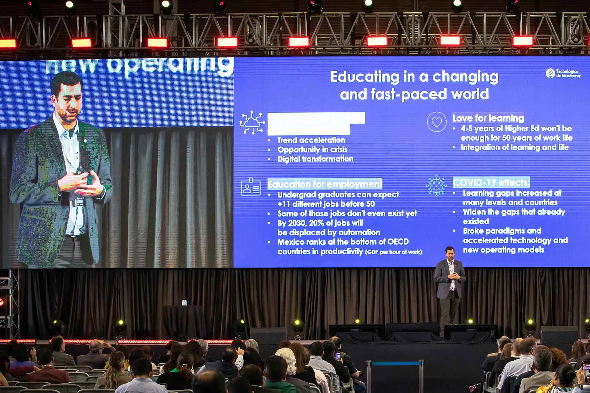 Rector del Tec presentó 6 tendencias educativas que se aplican en la universidad