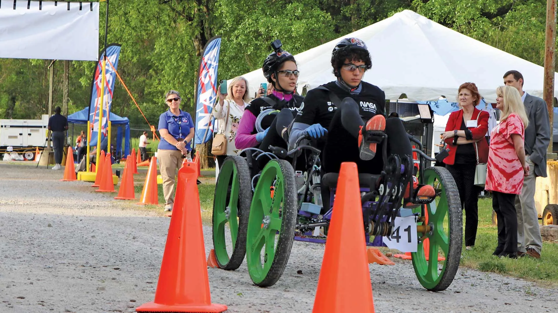 IKTAN Roving, equipo integrado por estudiantes de profesional del Tec de Monterrey campus Cuernavaca, ganó los premios "Ingenuity Award" y “Crash and Burn Award” en el NASA Human Exploration Rover Challenge 2023.