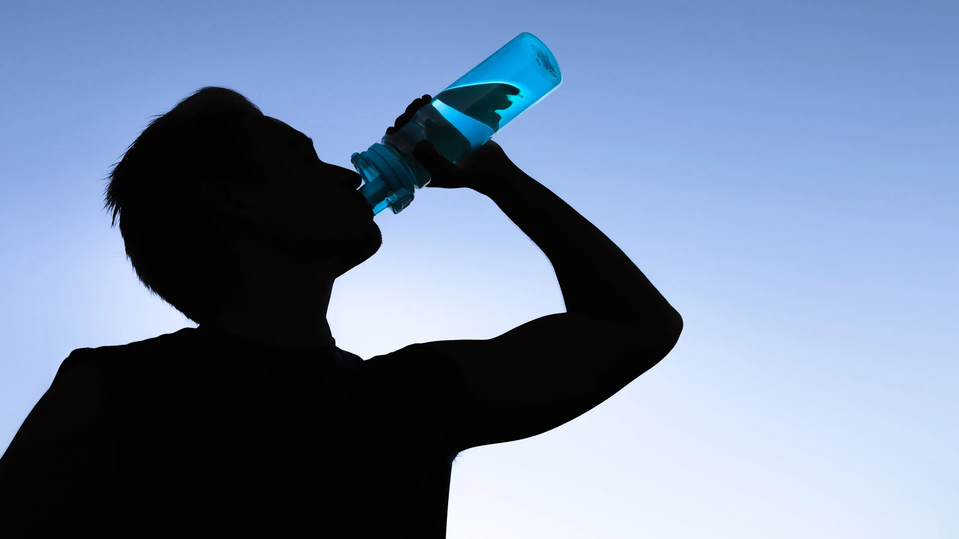Debemos tomar electrolitos en el calor