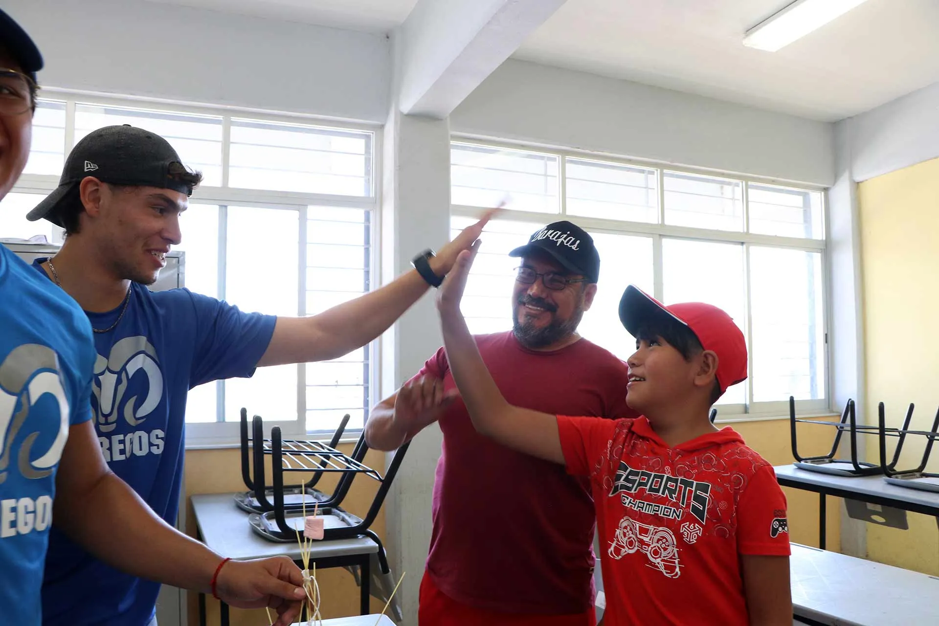 Labor social en escuela Juan Rulfo realizada por Borregos del Tec Guadalajara.