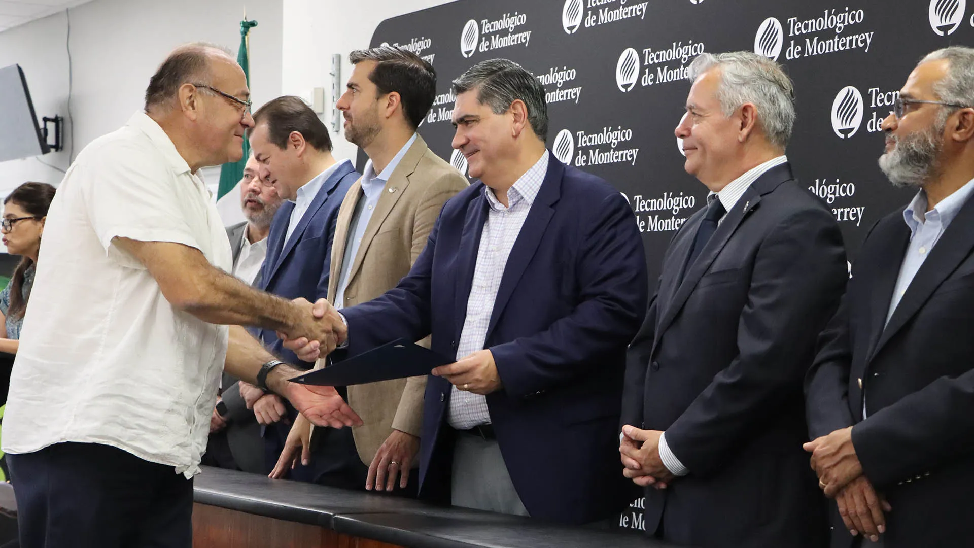 Destacan profesores por sus proyectos y son reconocidos en bienvenida