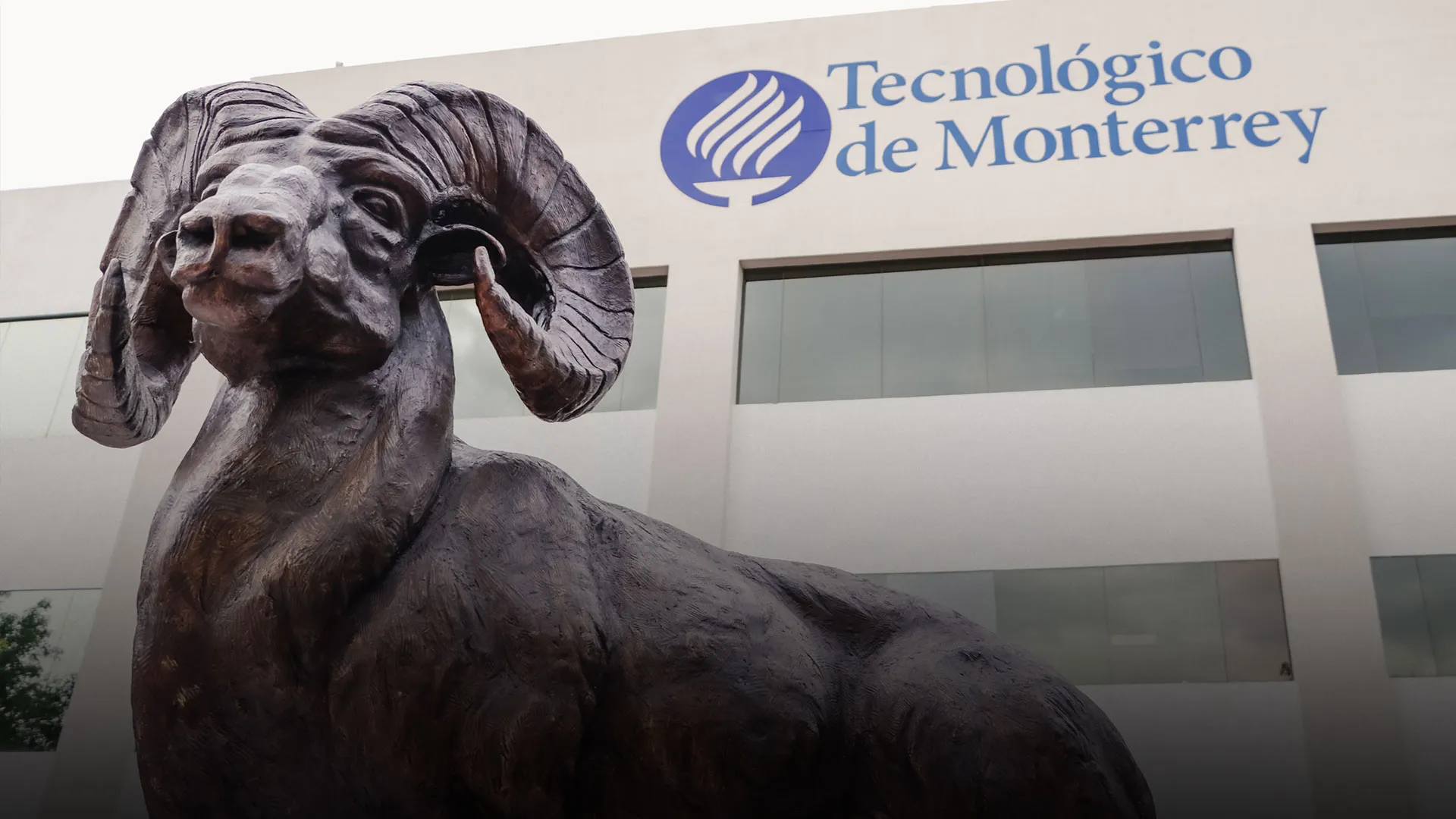 Develan escultura Borrego en campus Aguascalientes
