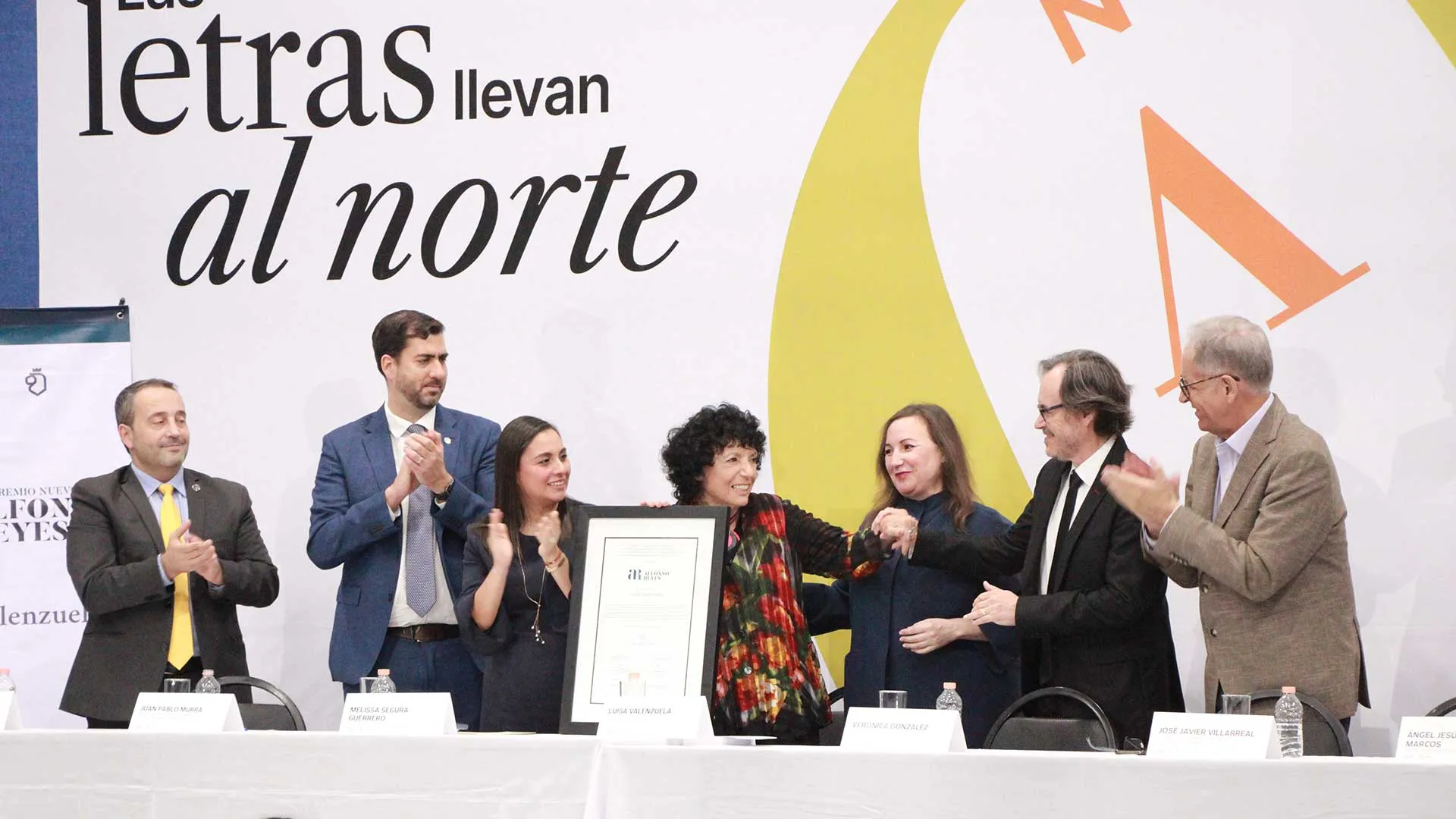 La escritora argentina, Luisa Valenzuela fue reconocida con el Premio Nuevo León Alfonso Reyes.