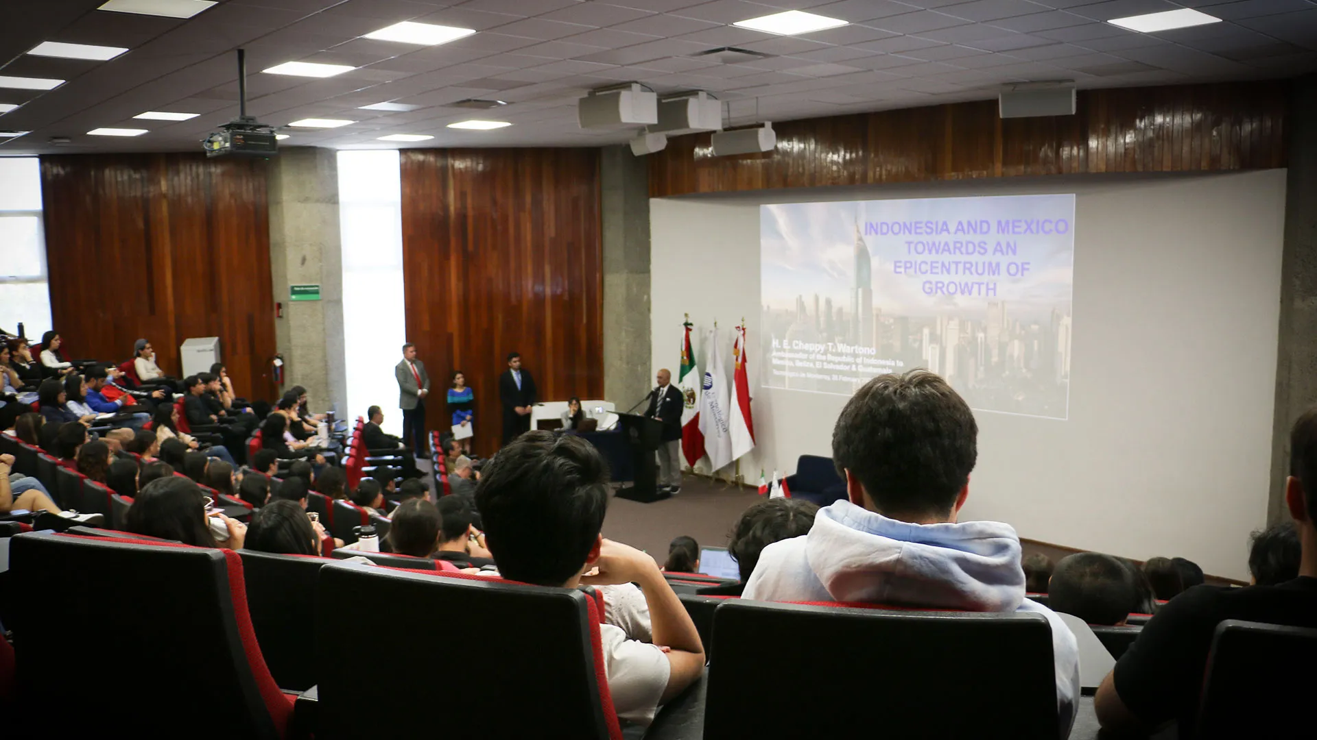 Embajador de Indonesia visita Tec Estado de México 