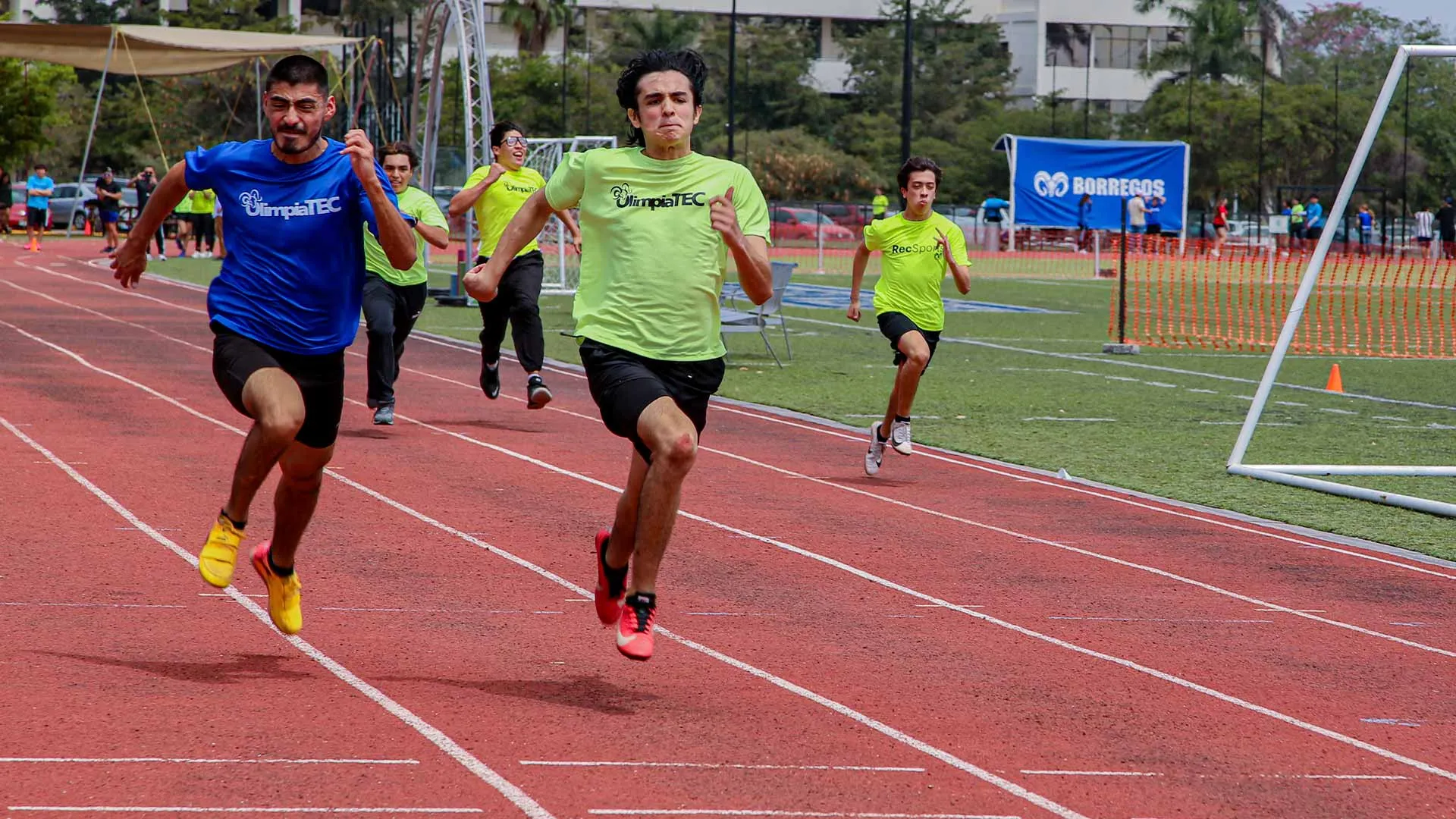 Estudiantes de Tec Tampico en competencia de atletismo