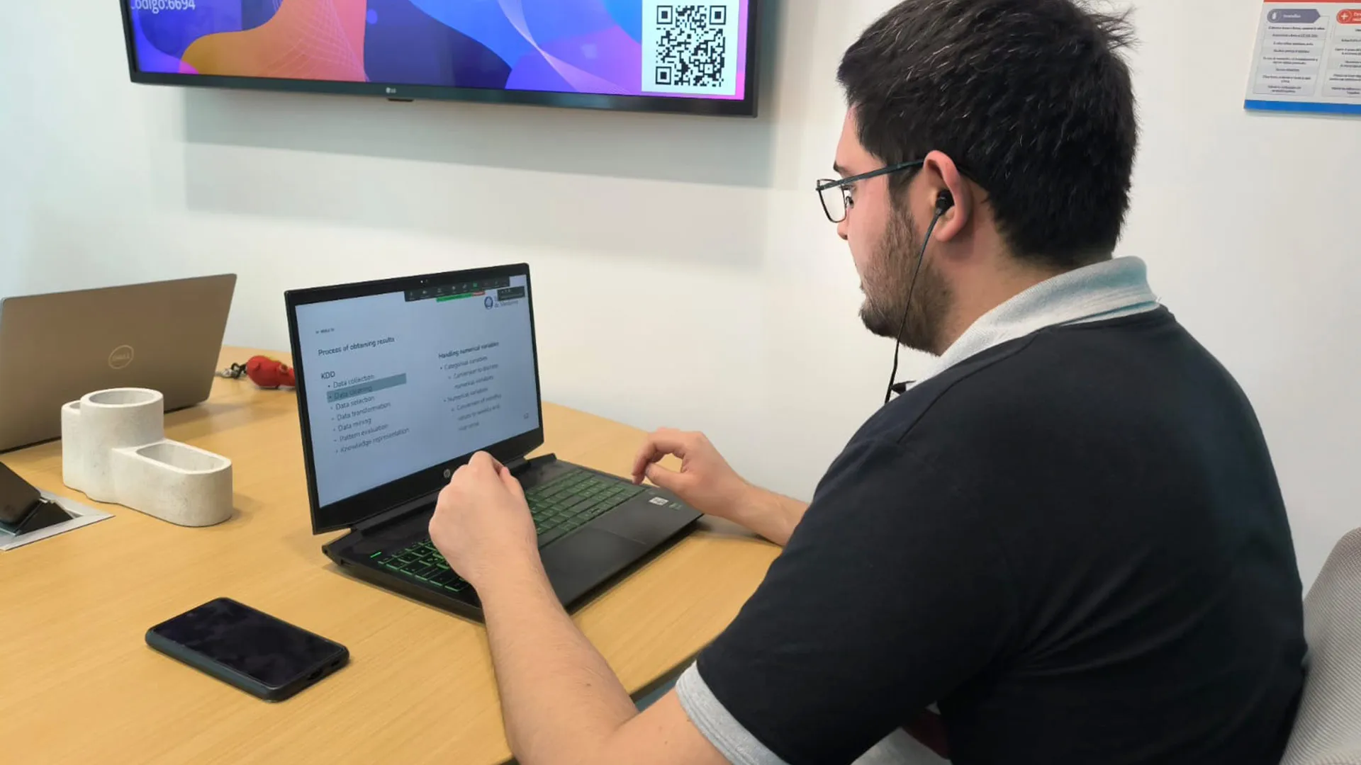 José Isaac presentó su investigación de manera virtual