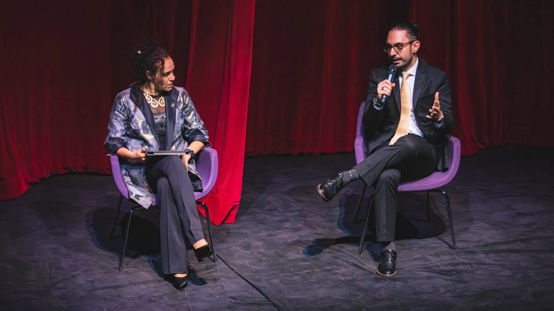 Judith Ruiz Godoy y Branko Pérez durante el conversatorio previo al estreno del documental "Eugenio".