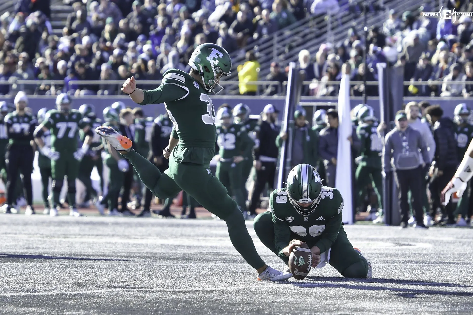 Jesus Gomez rompe récord en patada de gol de campo con Eastern Michigan