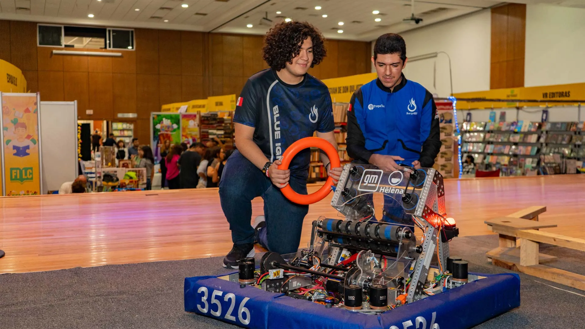 Equipo de robótica en la FIL Coahuila 2024