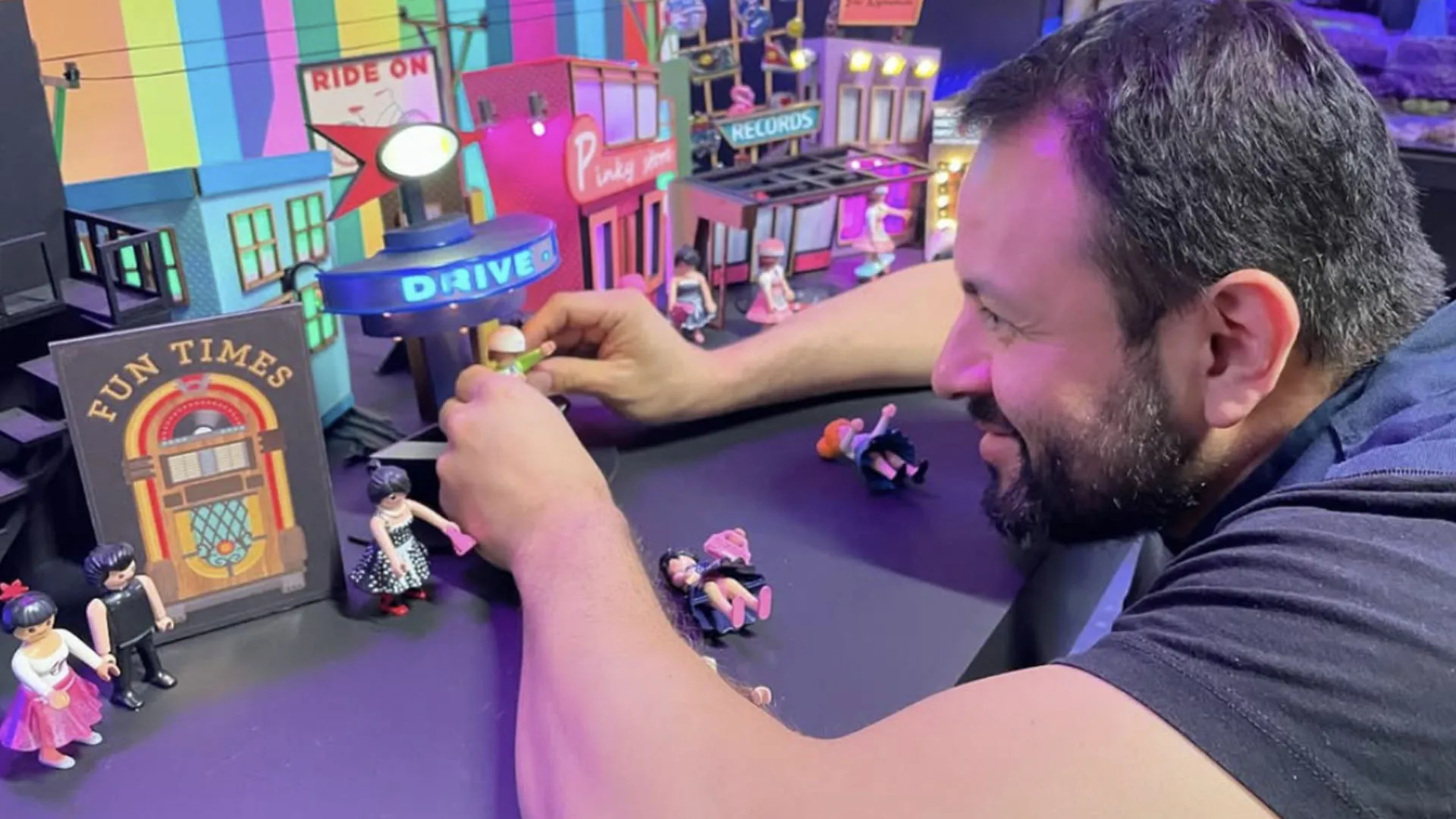 Leobardo Torres, EXATEC del Tec en Estado de México, que organizó la exposición Play Experience México, la cual fue reconocida por Playmobil como la mejor muestra no oficial de la marca en América.
