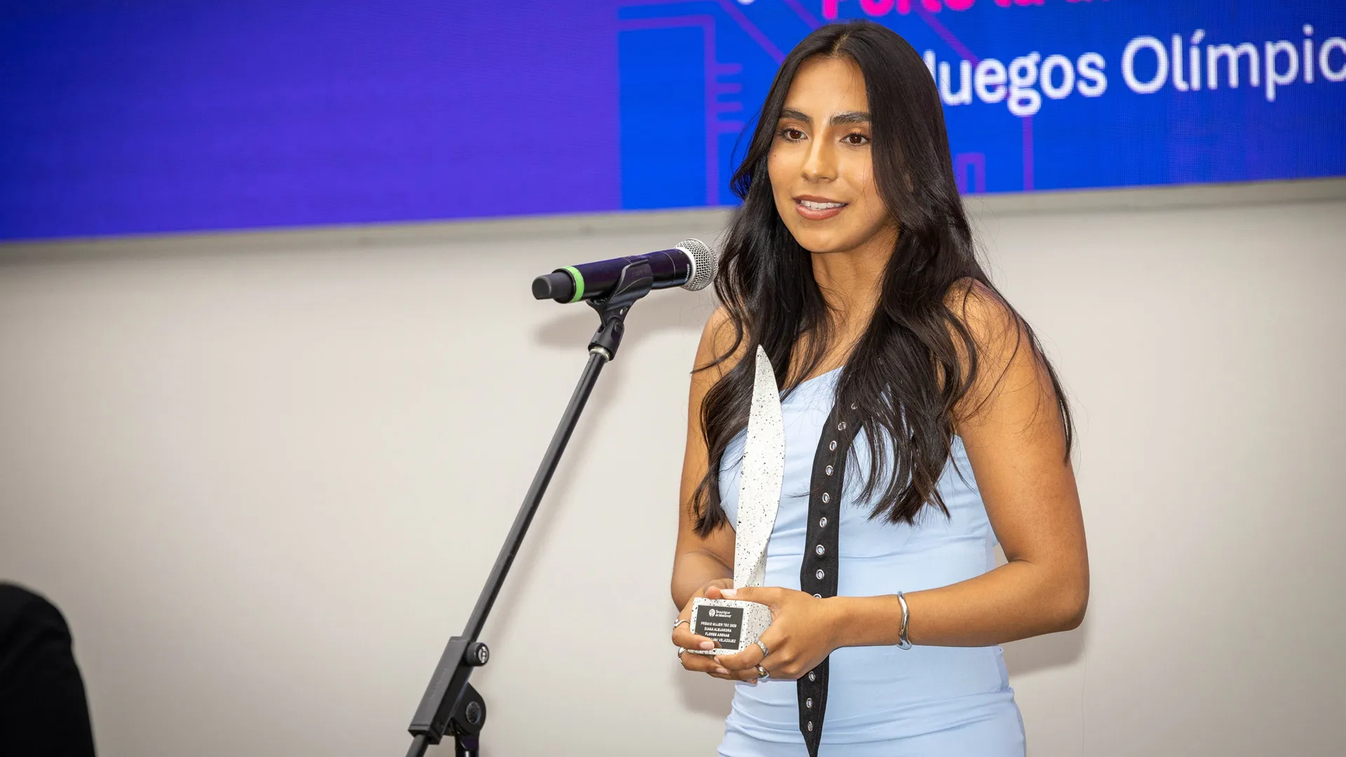 15 frases de las ganadoras del Premio Mujer Tec 2025. Habla Diana Flores Arenas, al recibir el Premio Mujer Tec en la categoría Lumi Velázquez