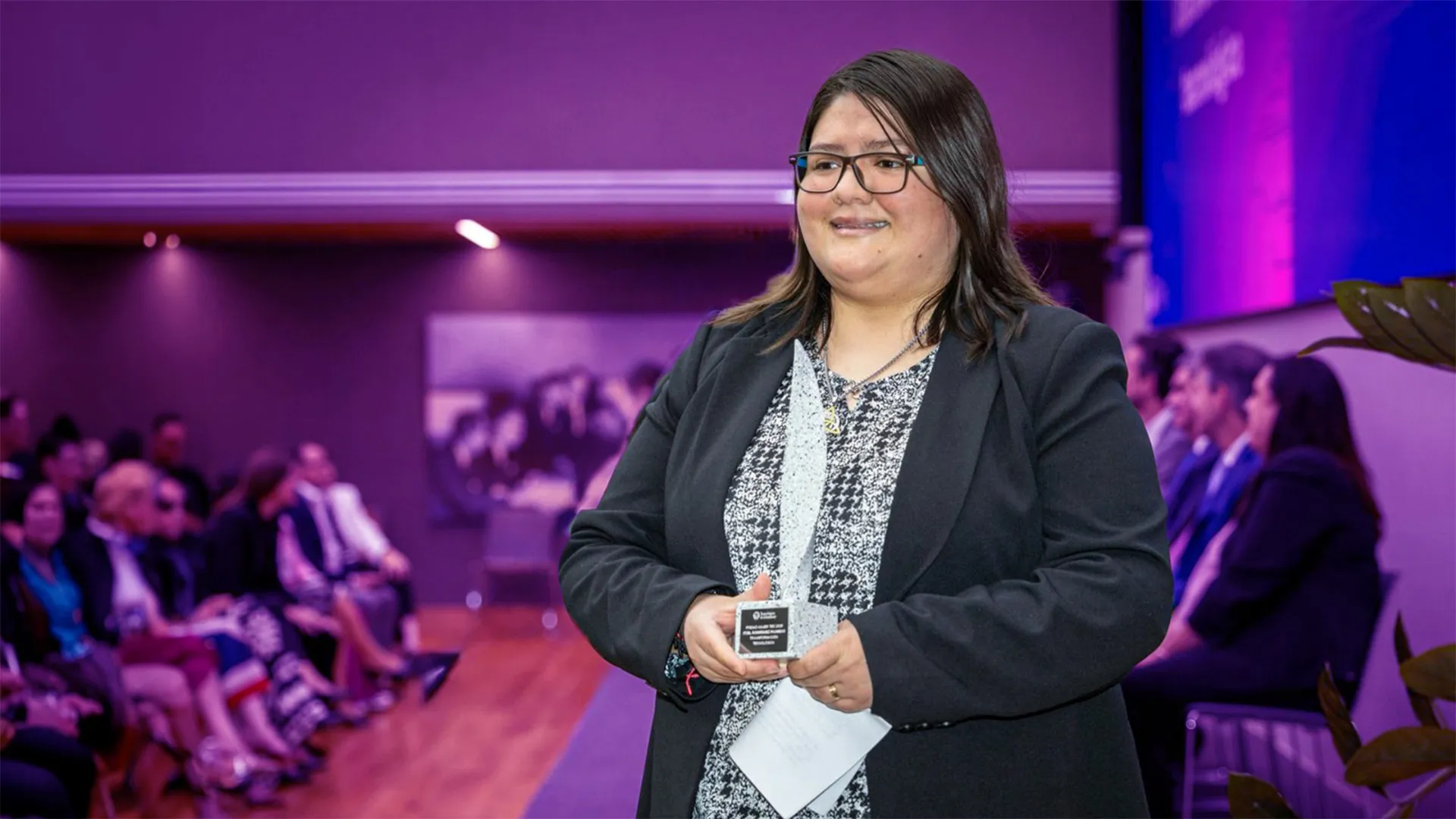 ¡Inspiradora! Recibe Premio Mujer Tec por innovación educativa