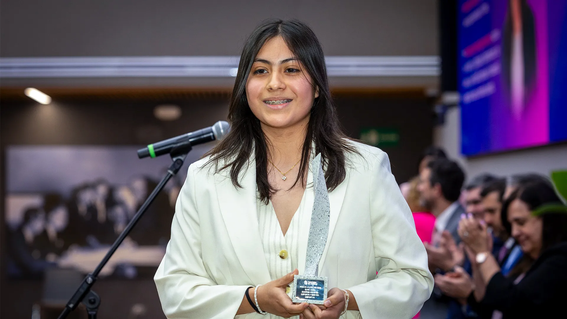 De campeona infantil en artes marciales a ganadora en Premio Mujer Tec