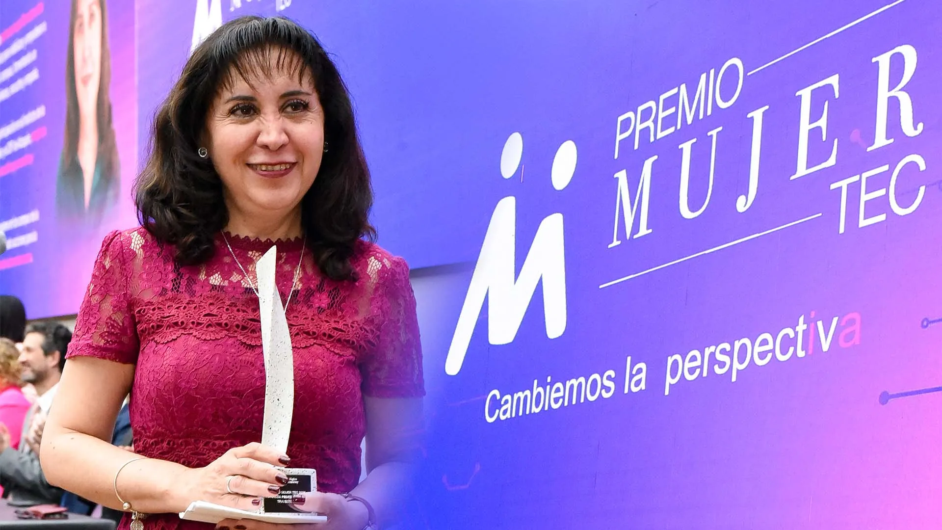 Verónica Pedrero, directora general del Tec campus Estado de México, ganó el premio Mujer Tec en la categoría de trayectoria.
