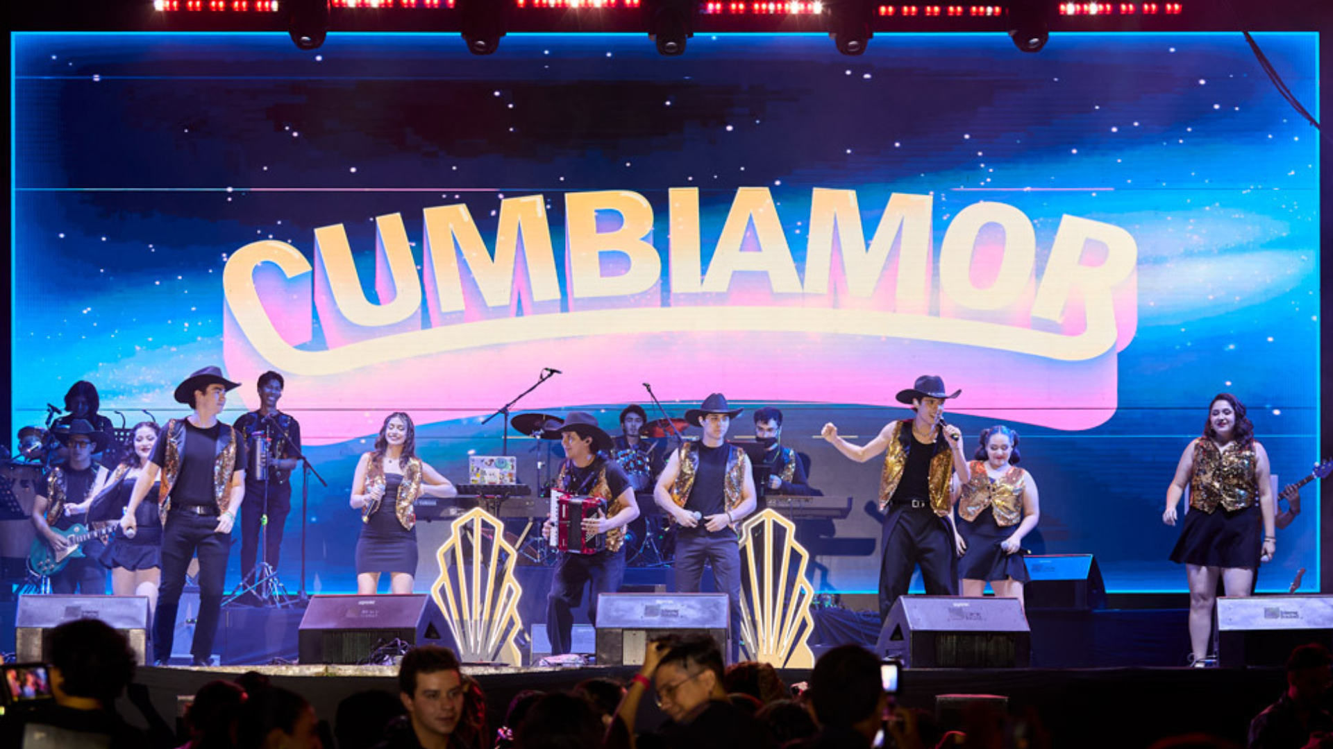 CUMBIAMOR durante su presentación en el festival VIBRART 2025 en la ciudad de Querétaro 